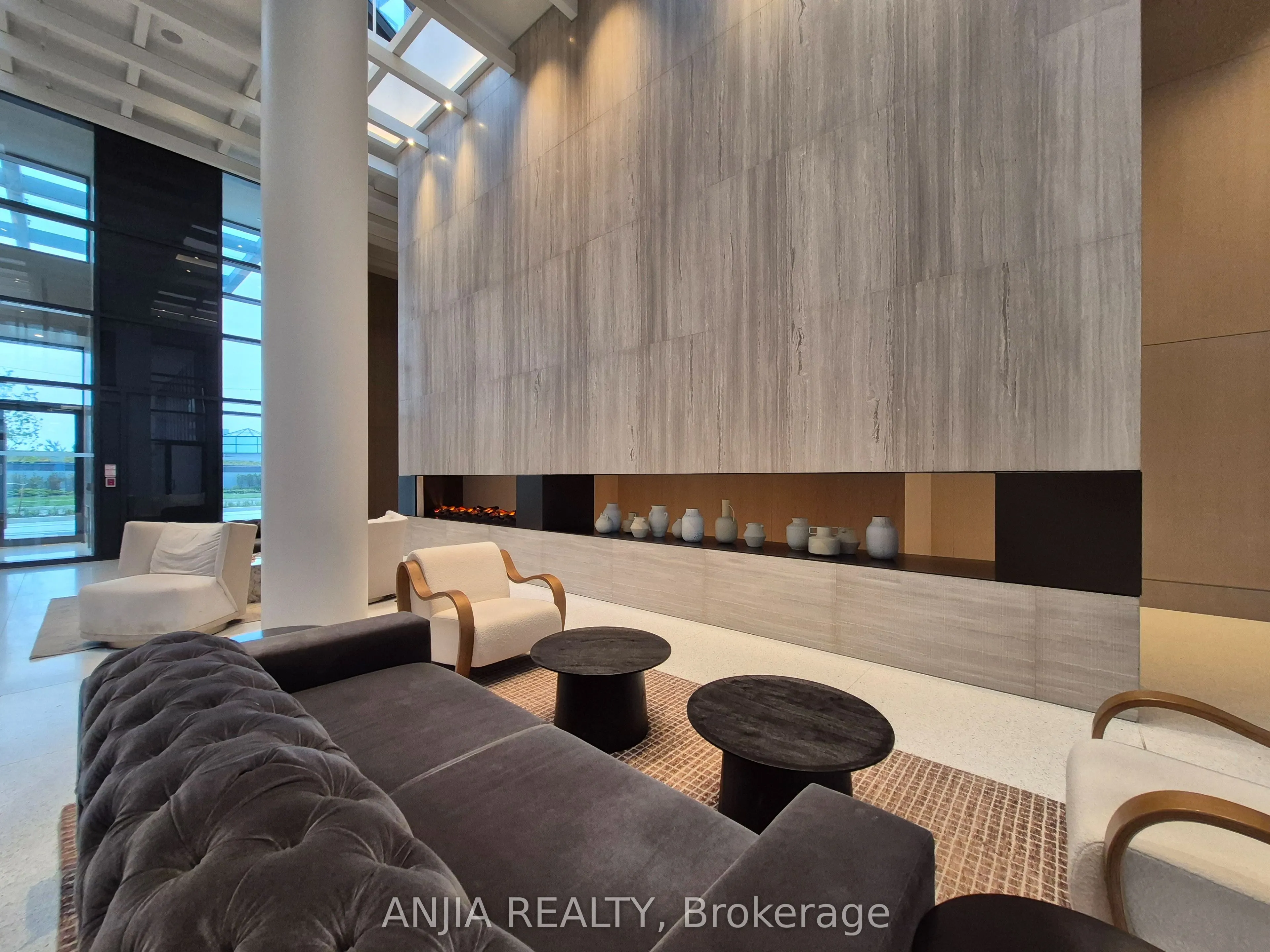 225 COMMERCE Street #4015