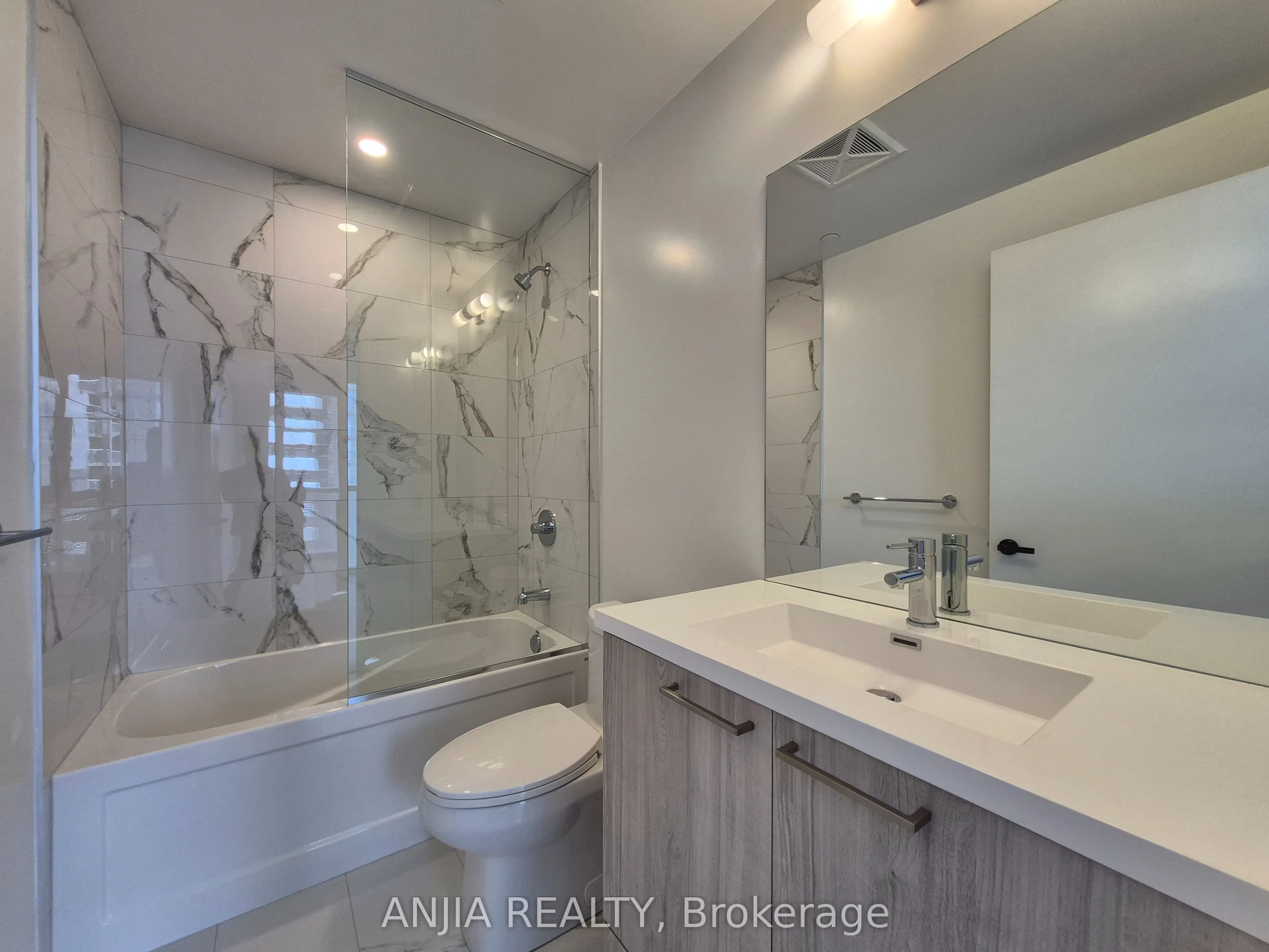 225 COMMERCE Street #4015