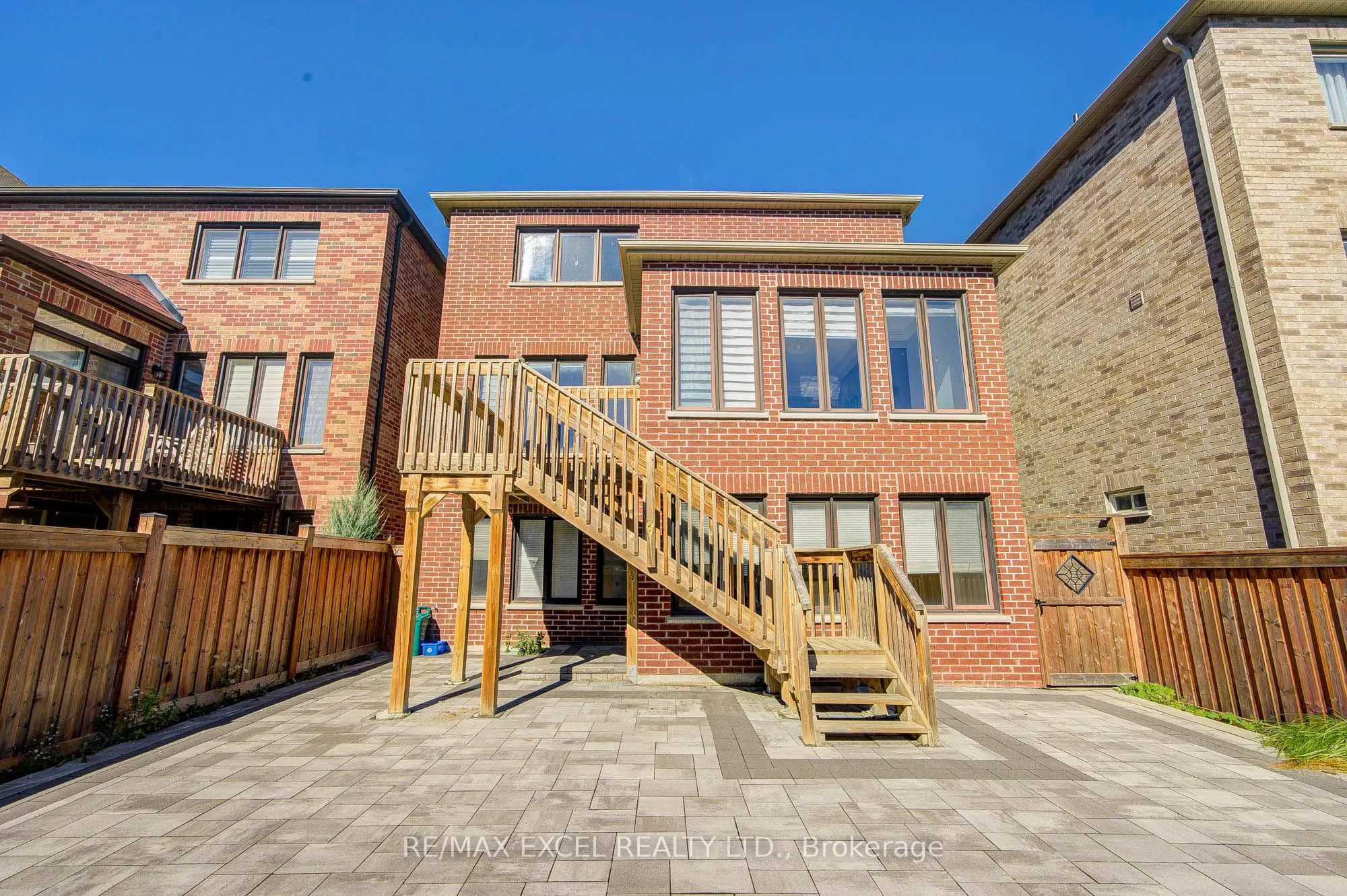 132 Meadow Vista Crescent