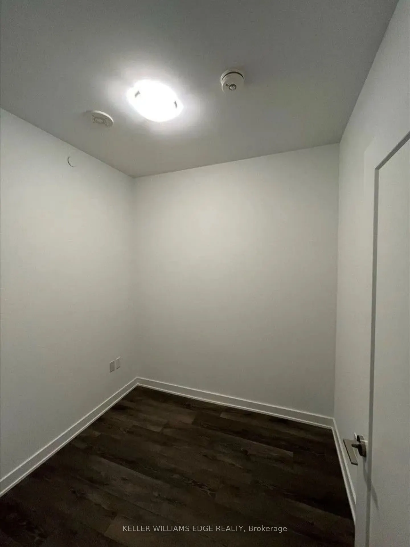 105 Oneida Crescent #401