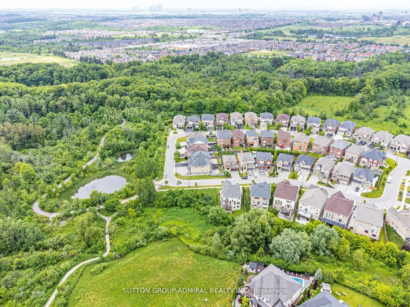 163 Heintzman Crescent