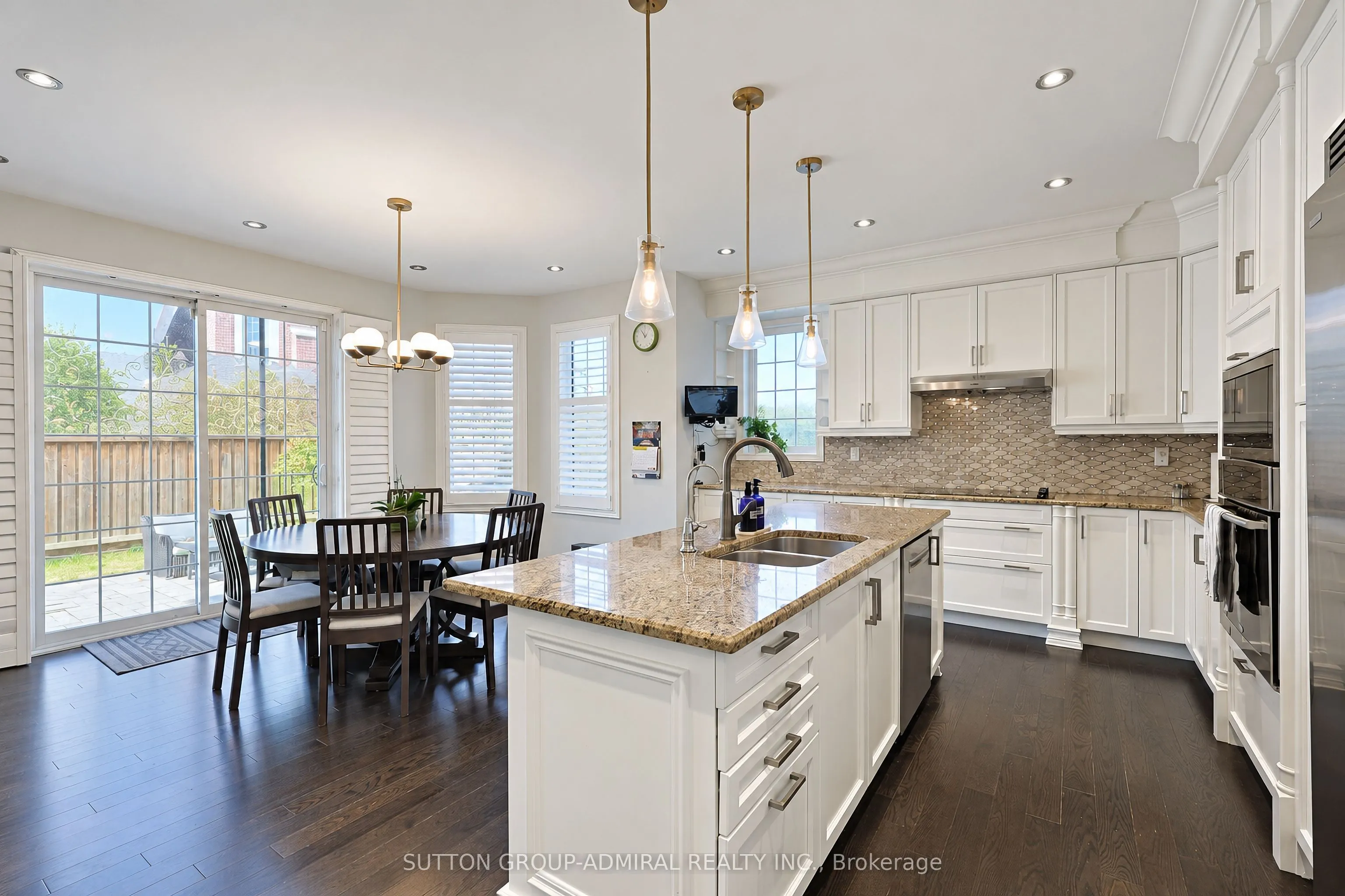 163 Heintzman Crescent