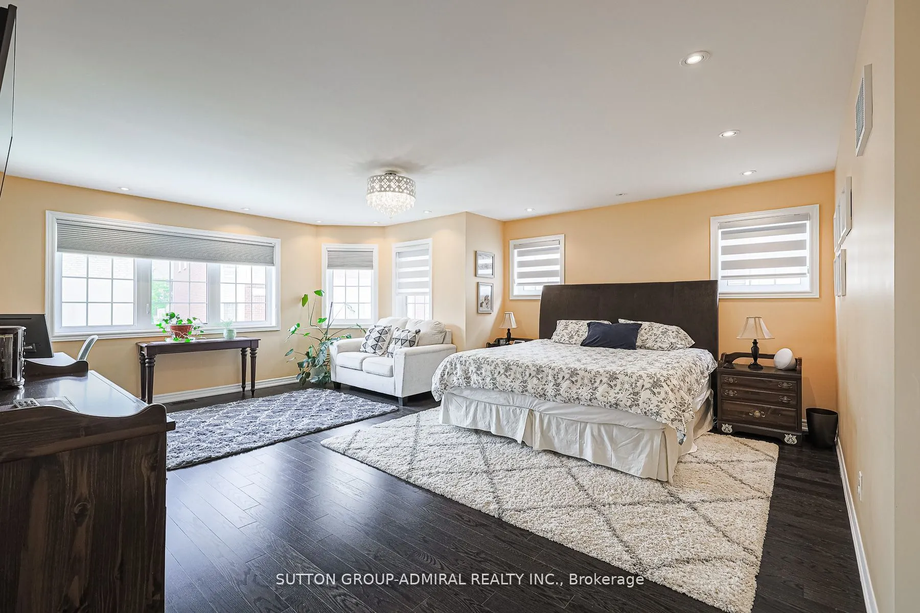 163 Heintzman Crescent