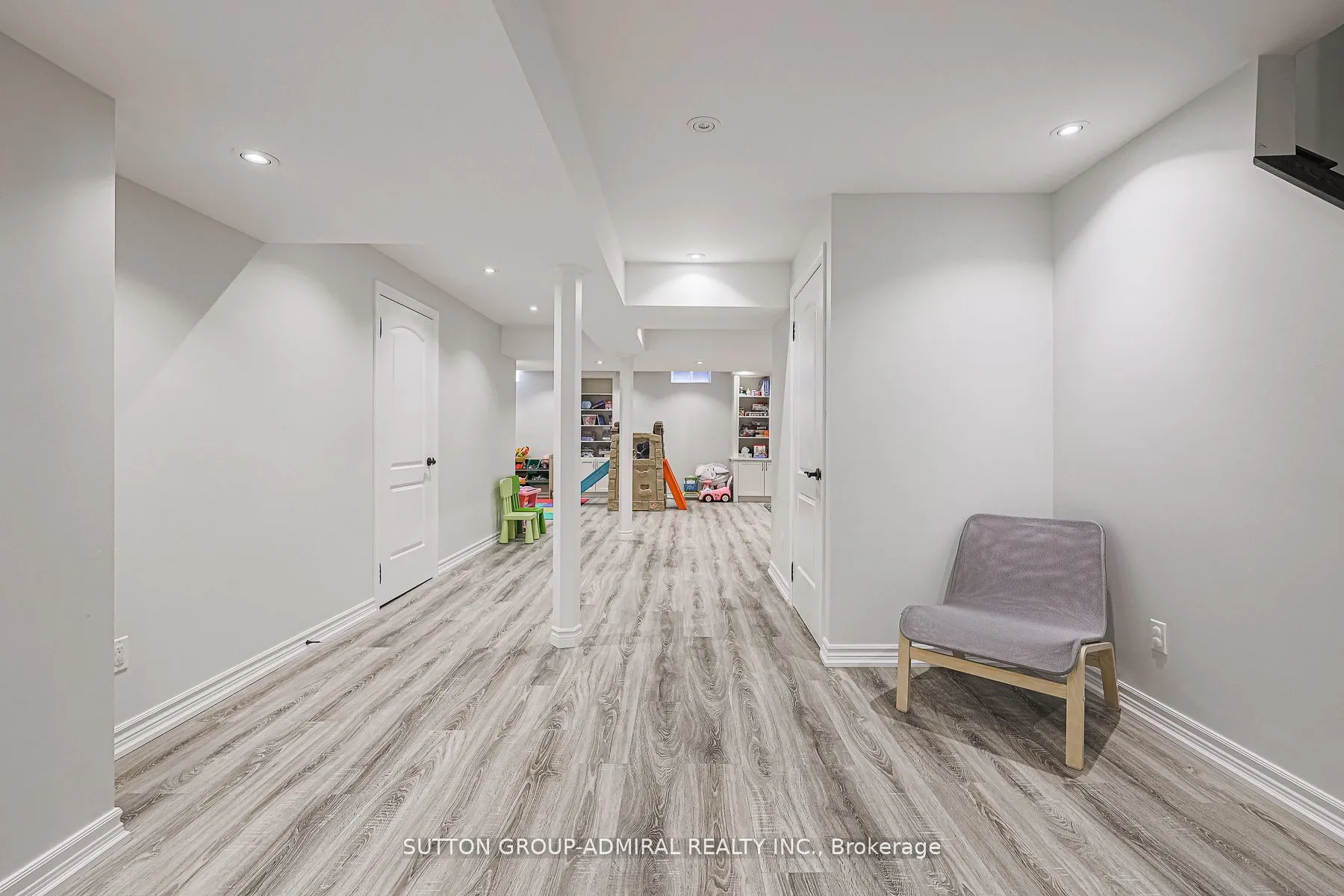 163 Heintzman Crescent