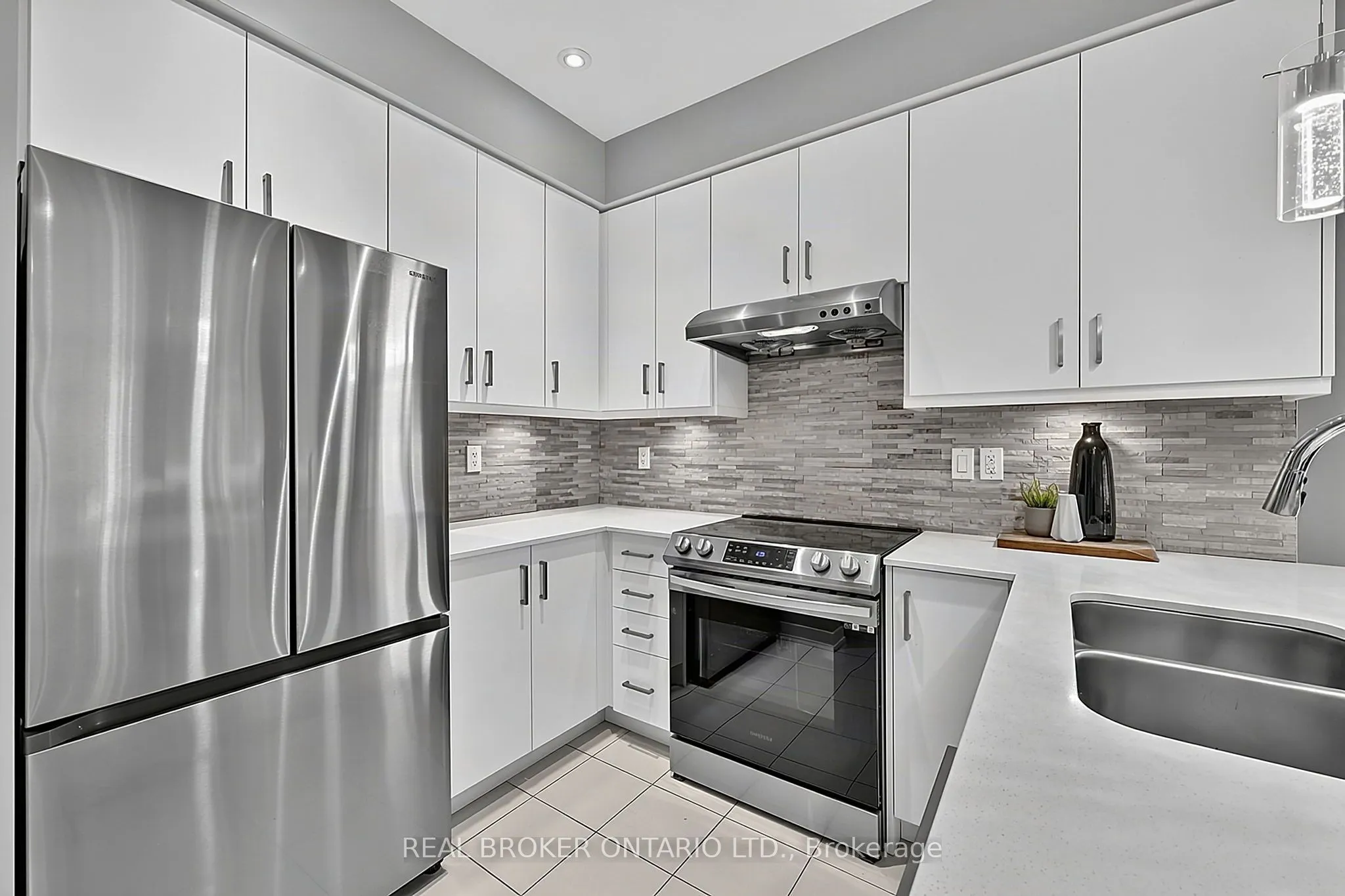 31 Lyall Stokes Circle