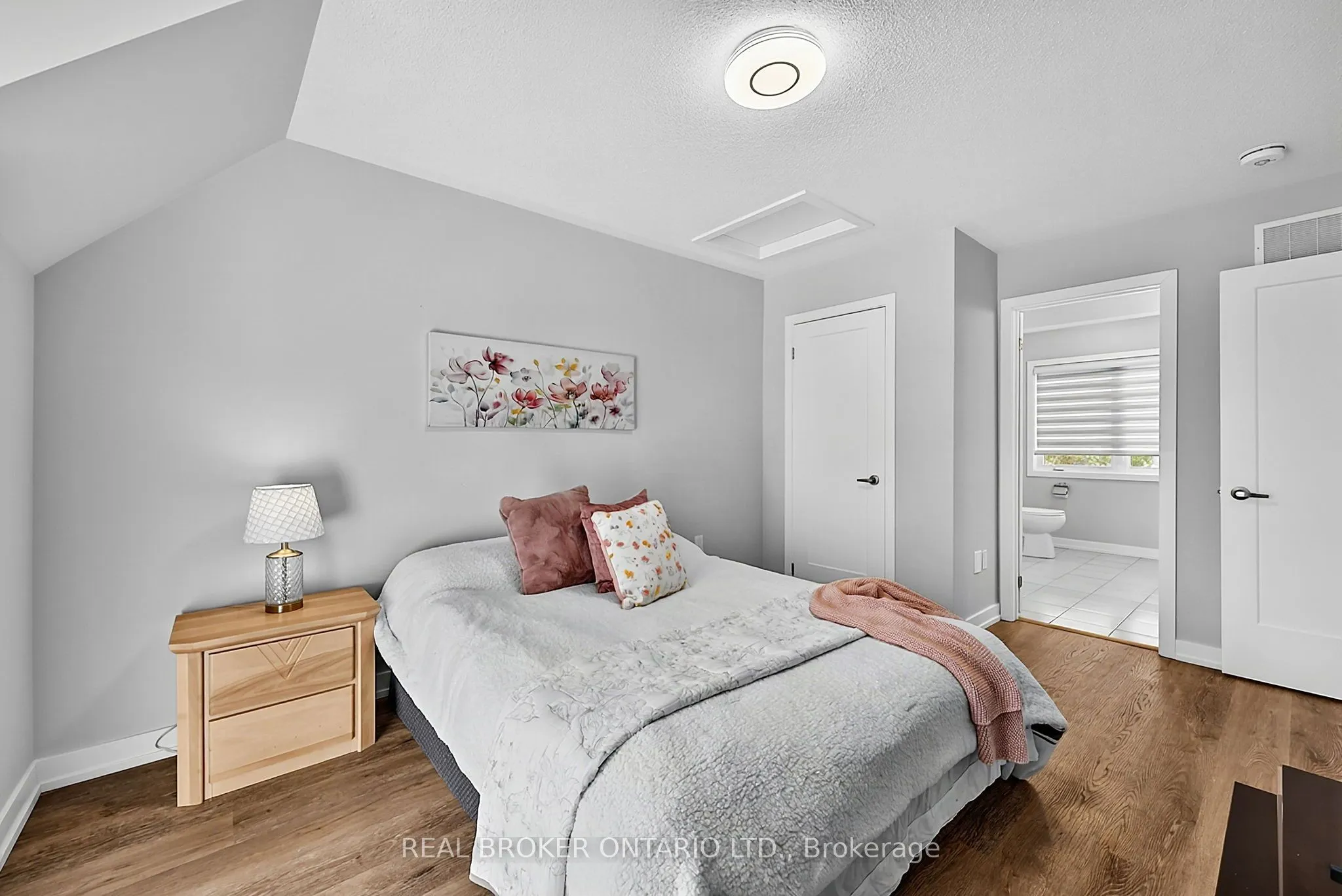 31 Lyall Stokes Circle
