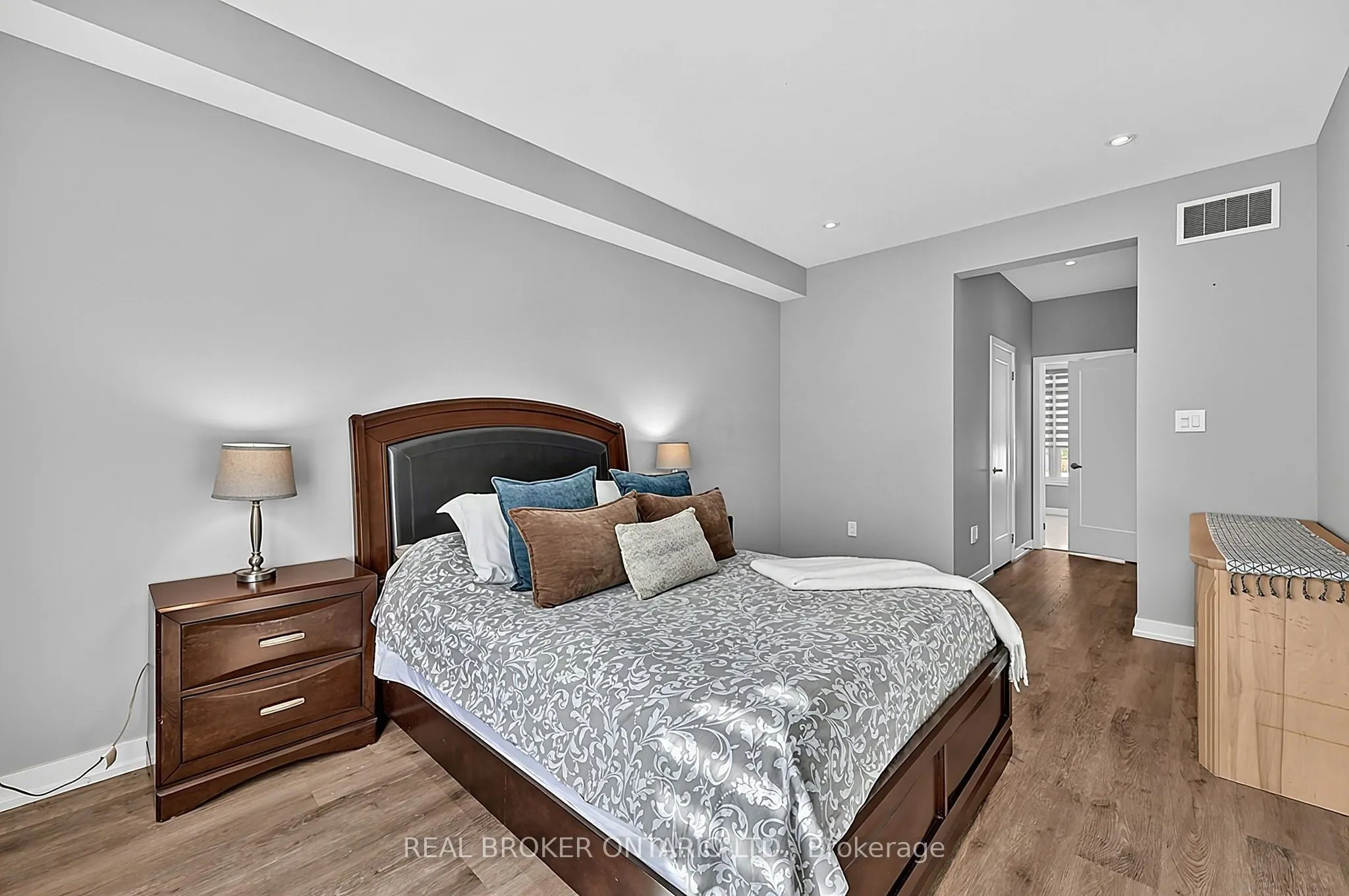 31 Lyall Stokes Circle