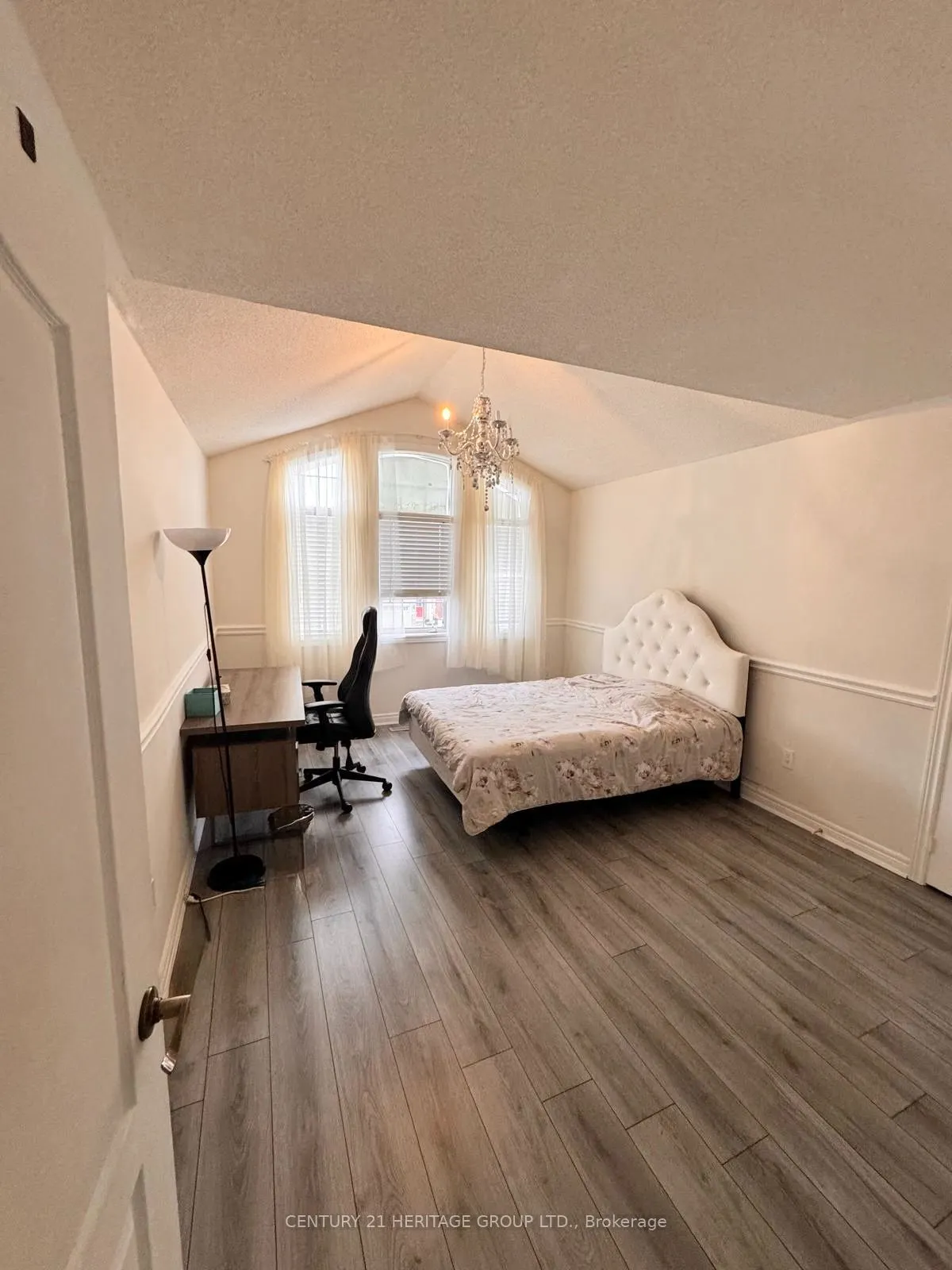 82 Raintree Crescent
