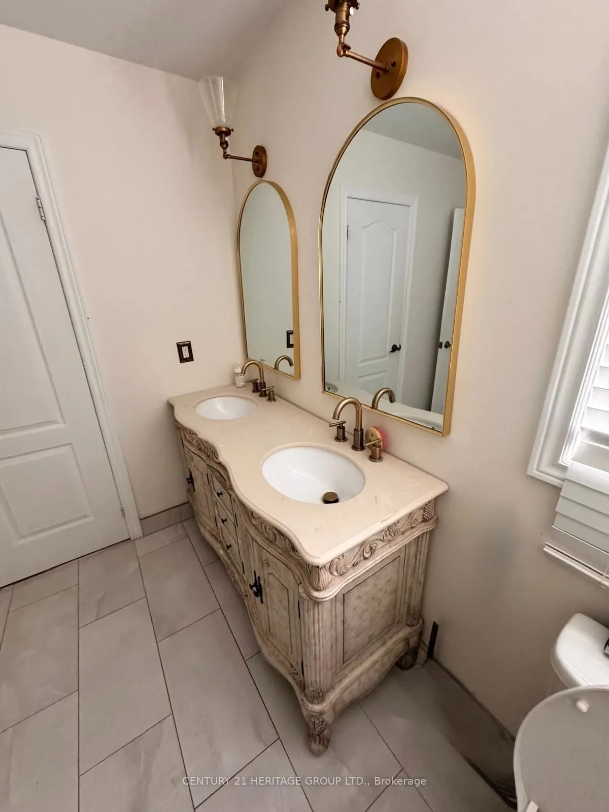 82 Raintree Crescent