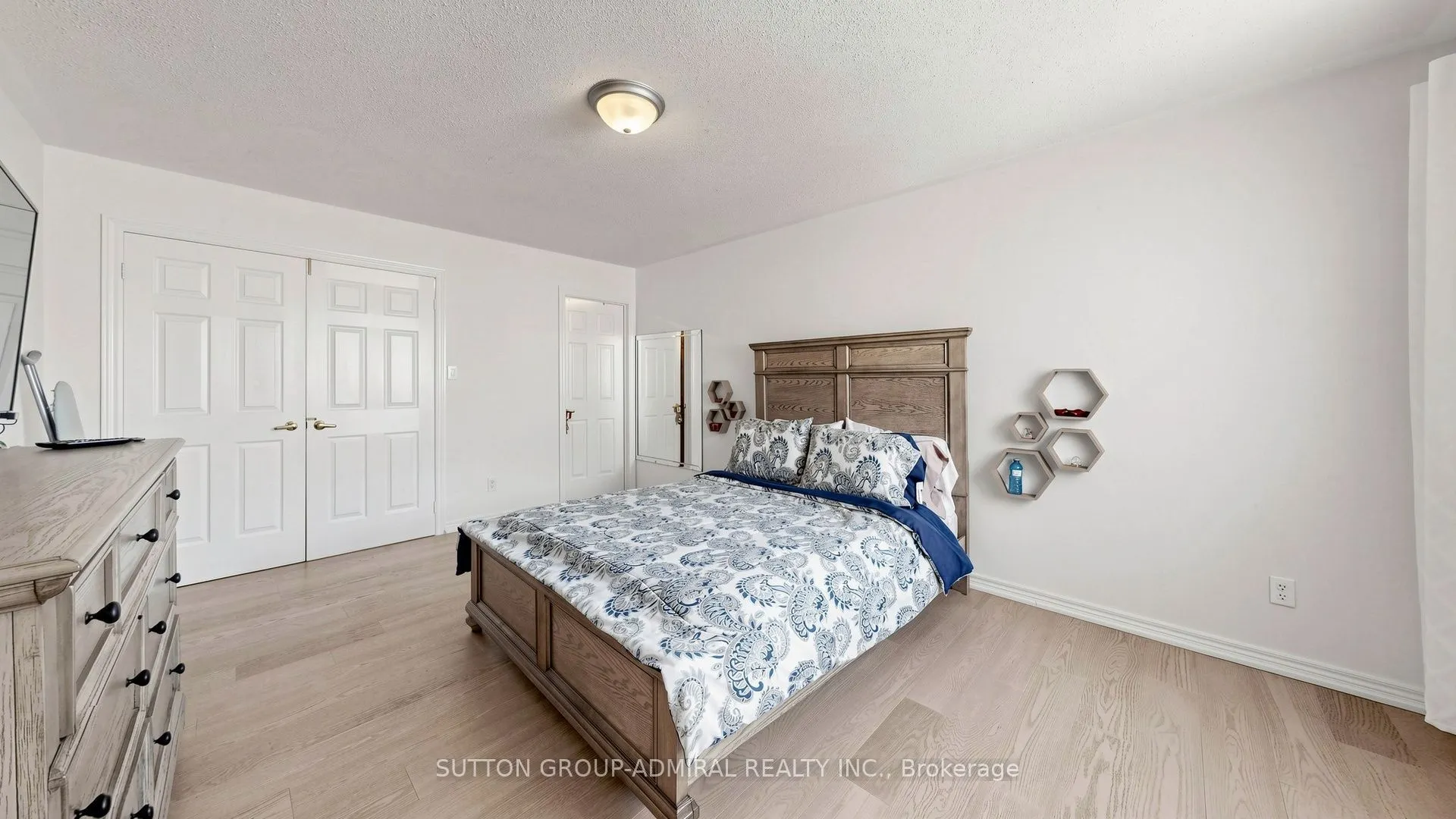 284 Isaac Murray Avenue