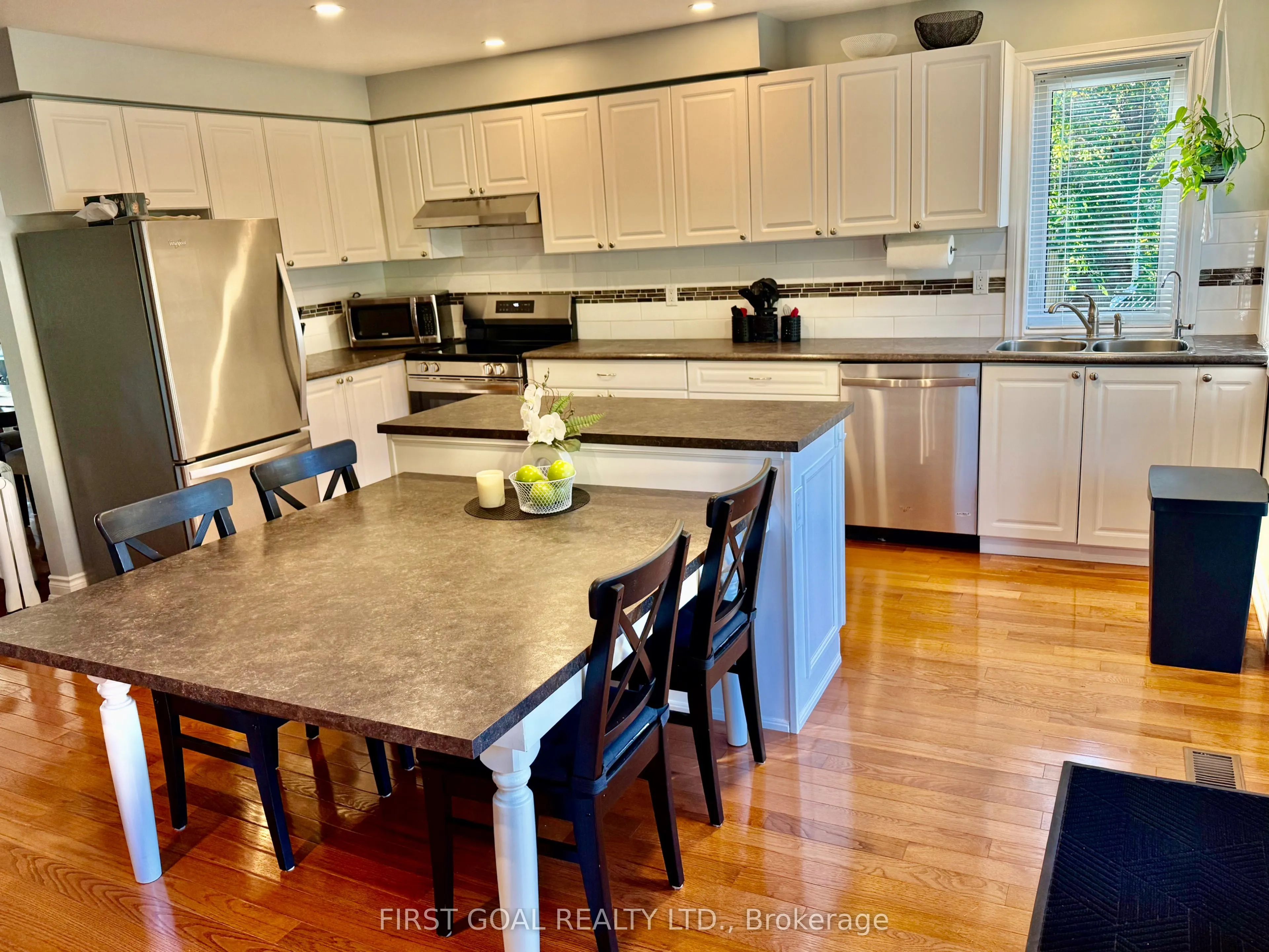 223 Crossland Gate