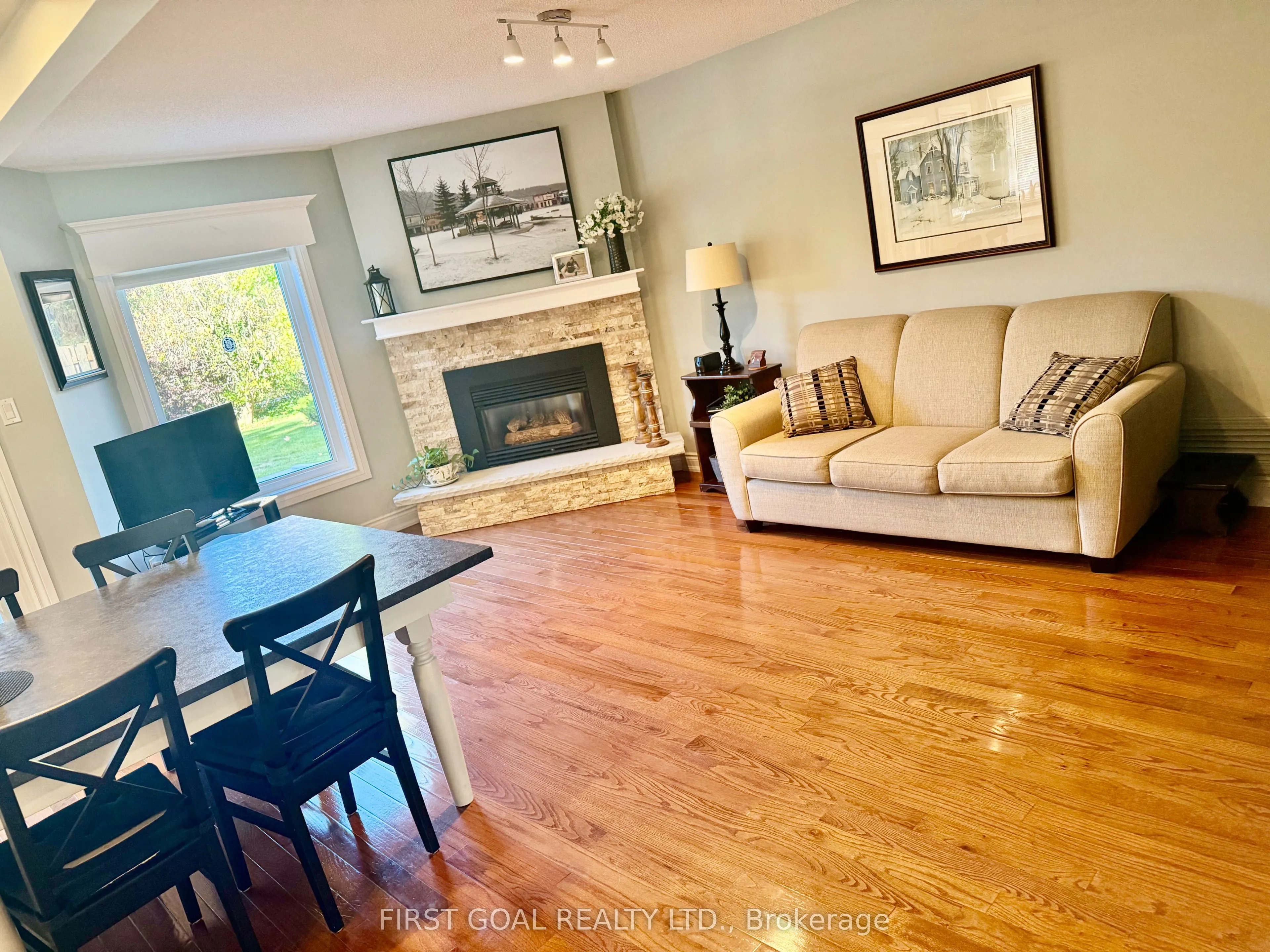 223 Crossland Gate