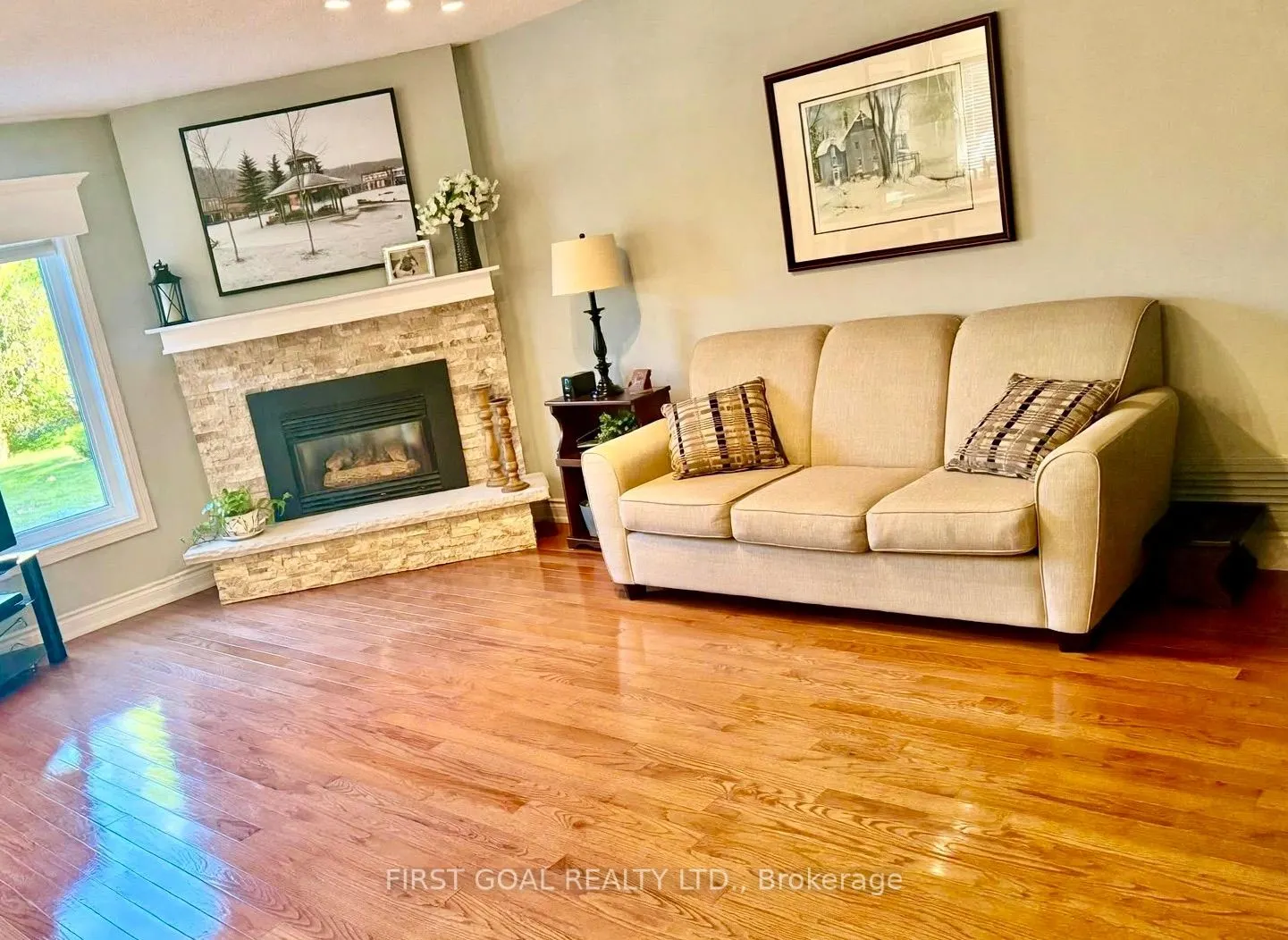 223 Crossland Gate