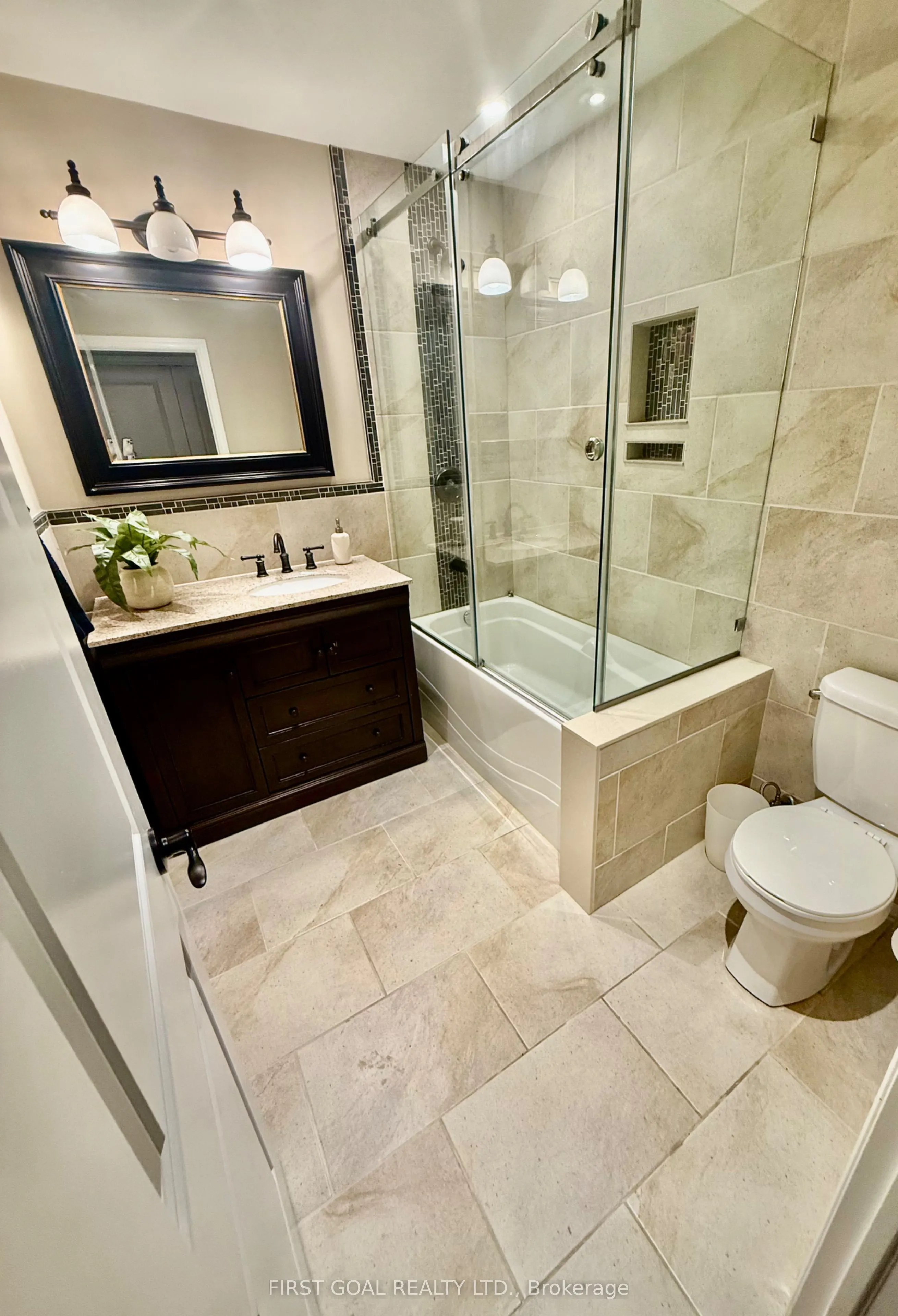223 Crossland Gate