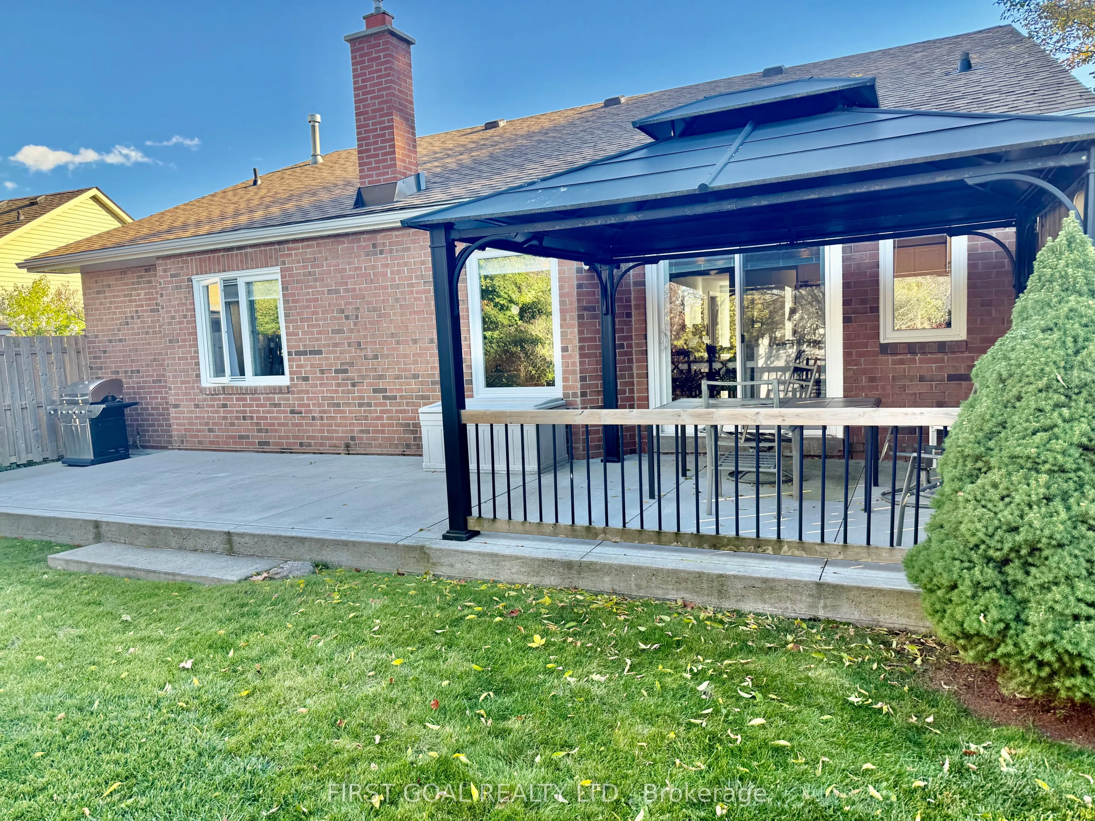 223 Crossland Gate