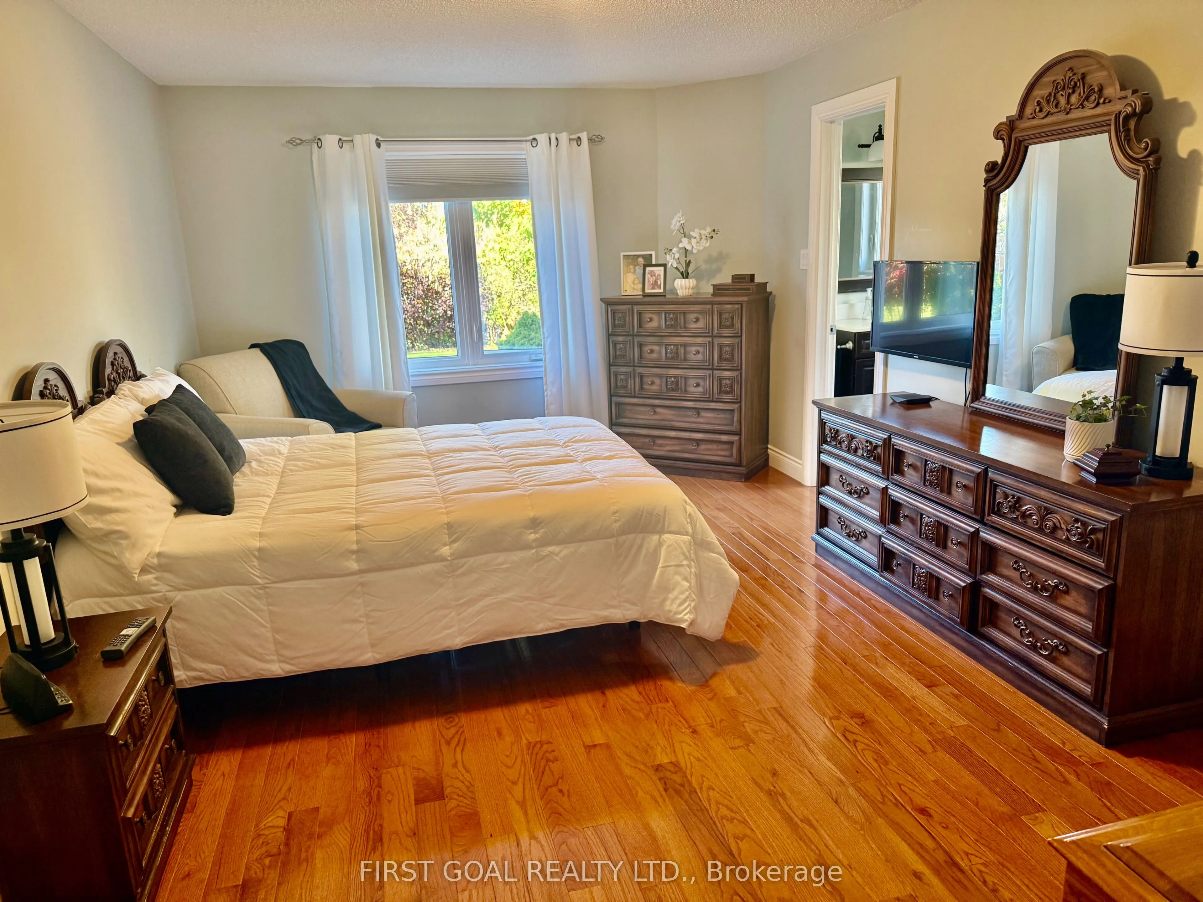 223 Crossland Gate
