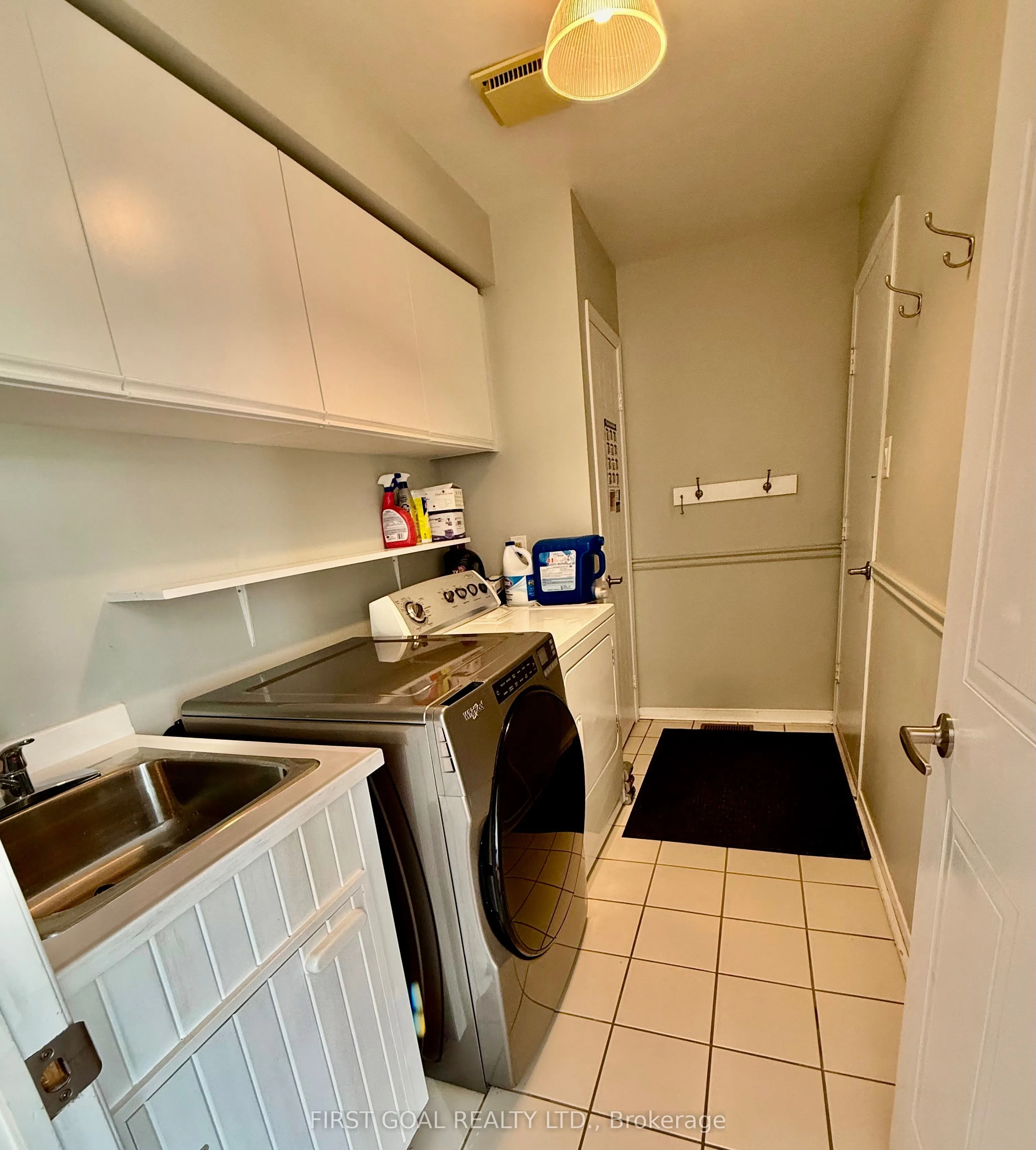 223 Crossland Gate