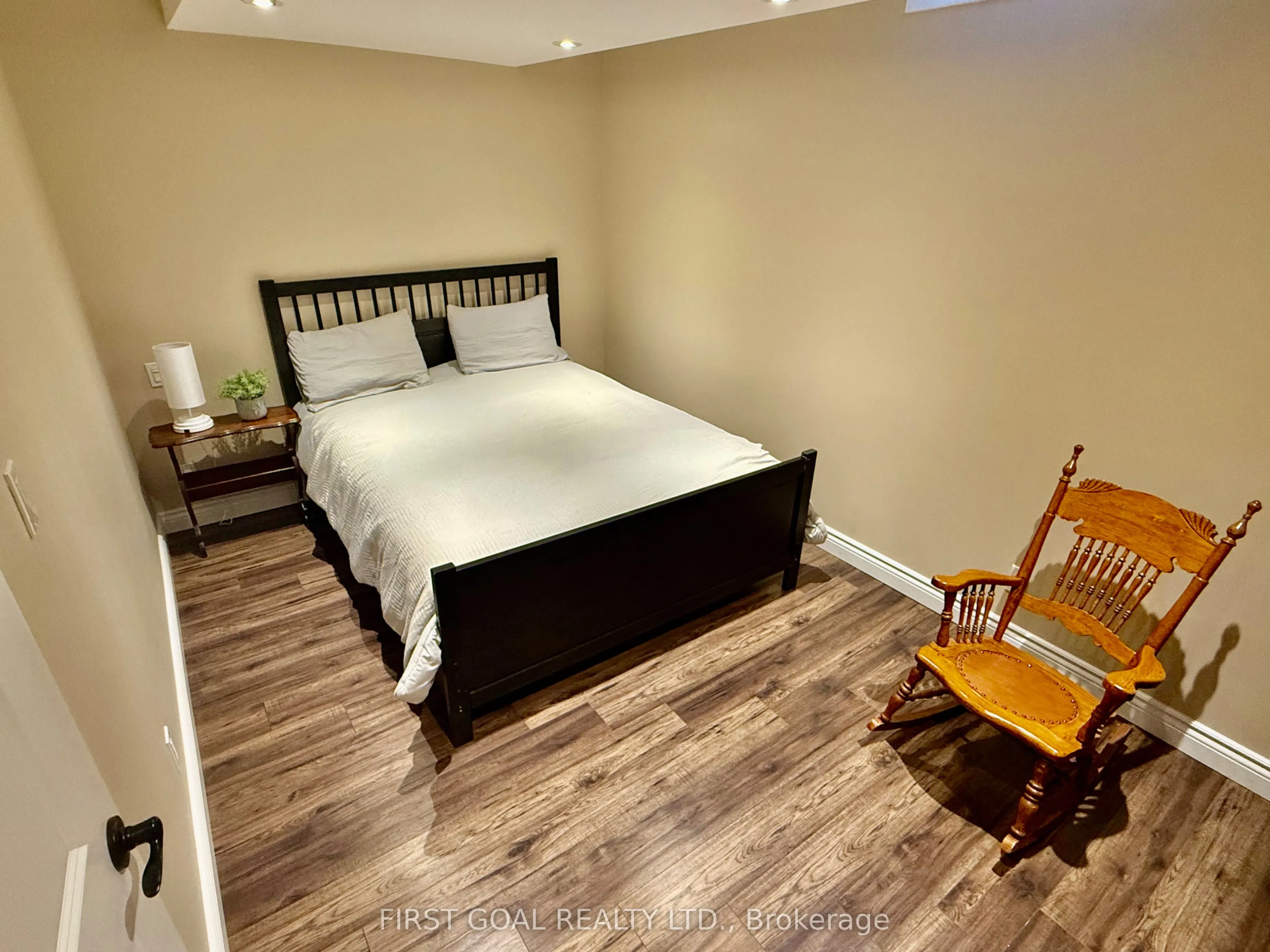 223 Crossland Gate