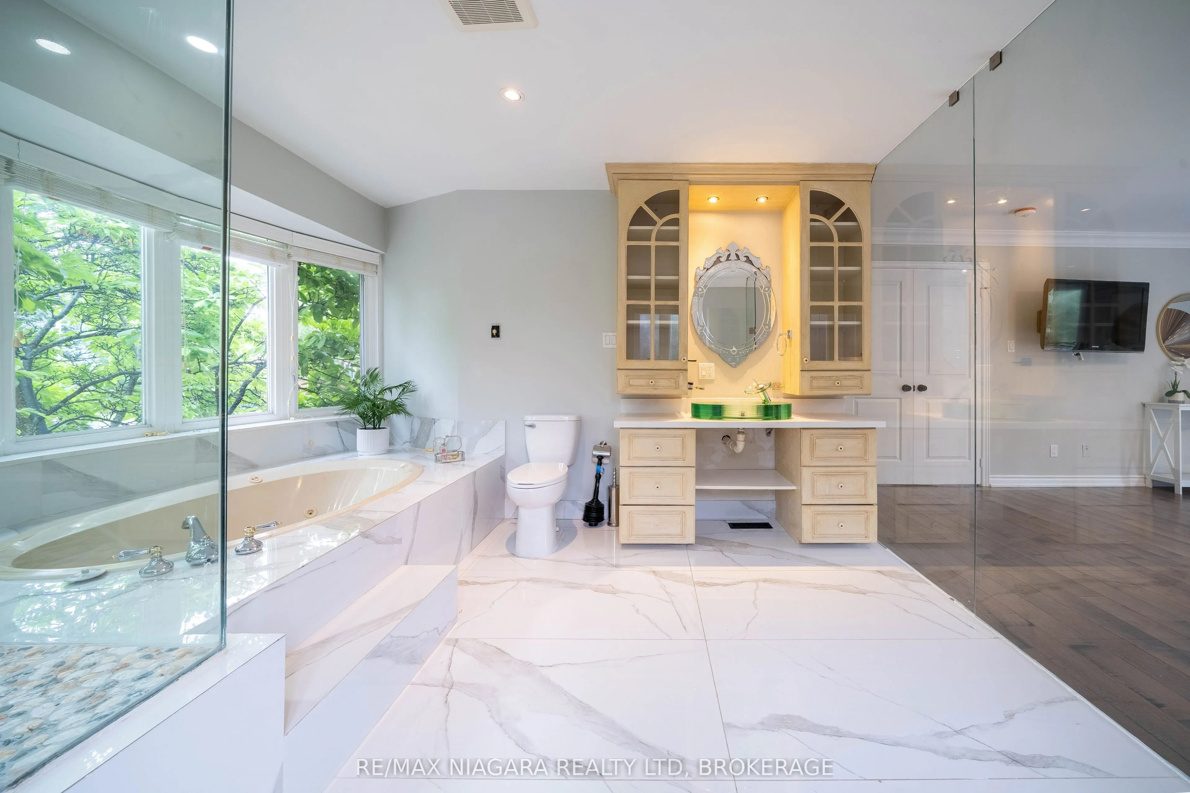 2 Aitken Circle