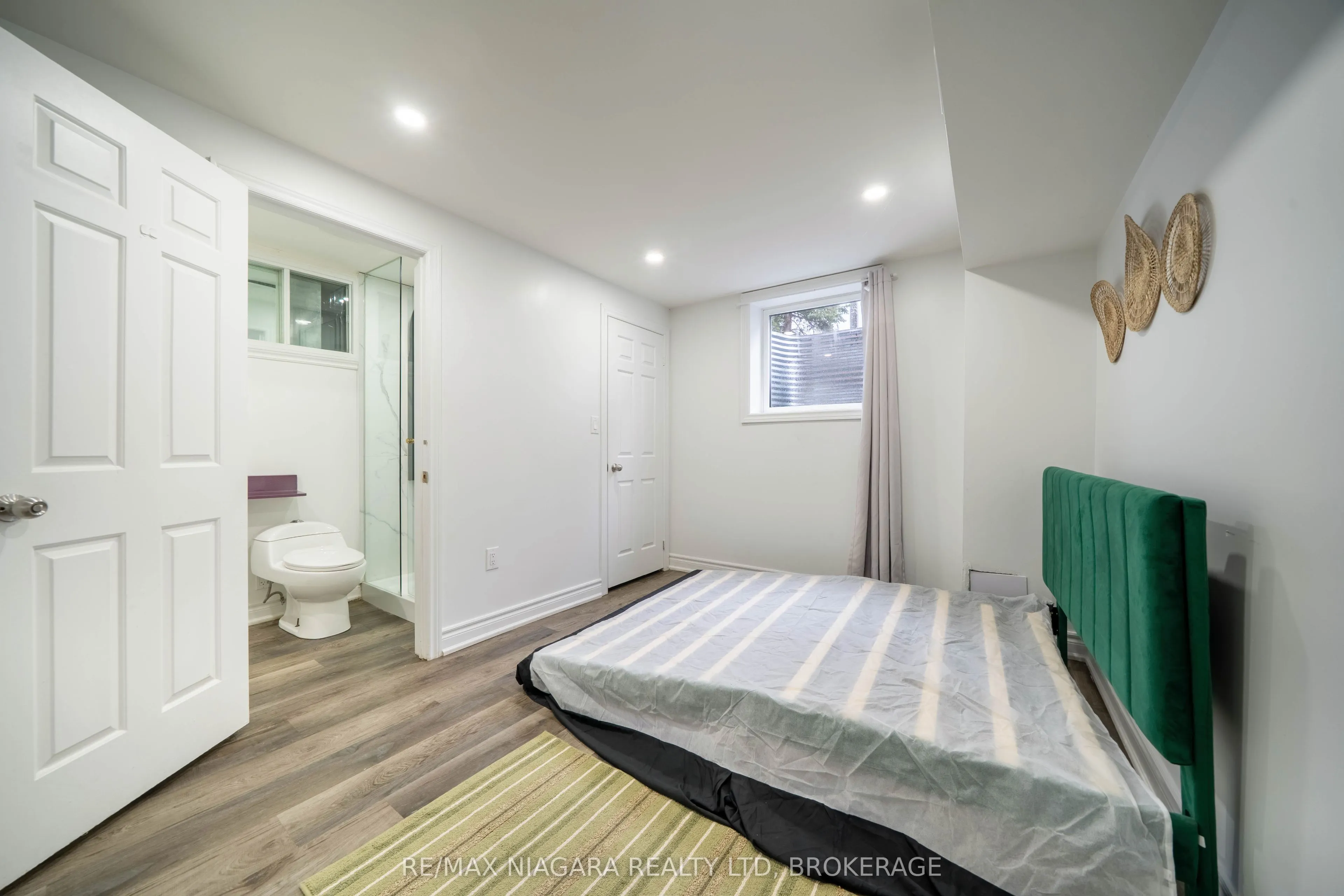 2 Aitken Circle