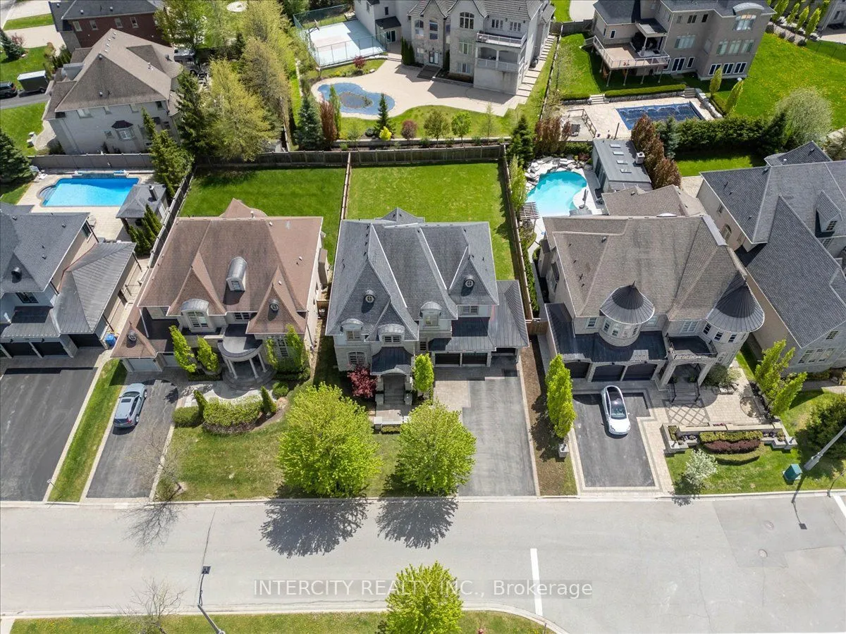 233 Carisbrooke Circle