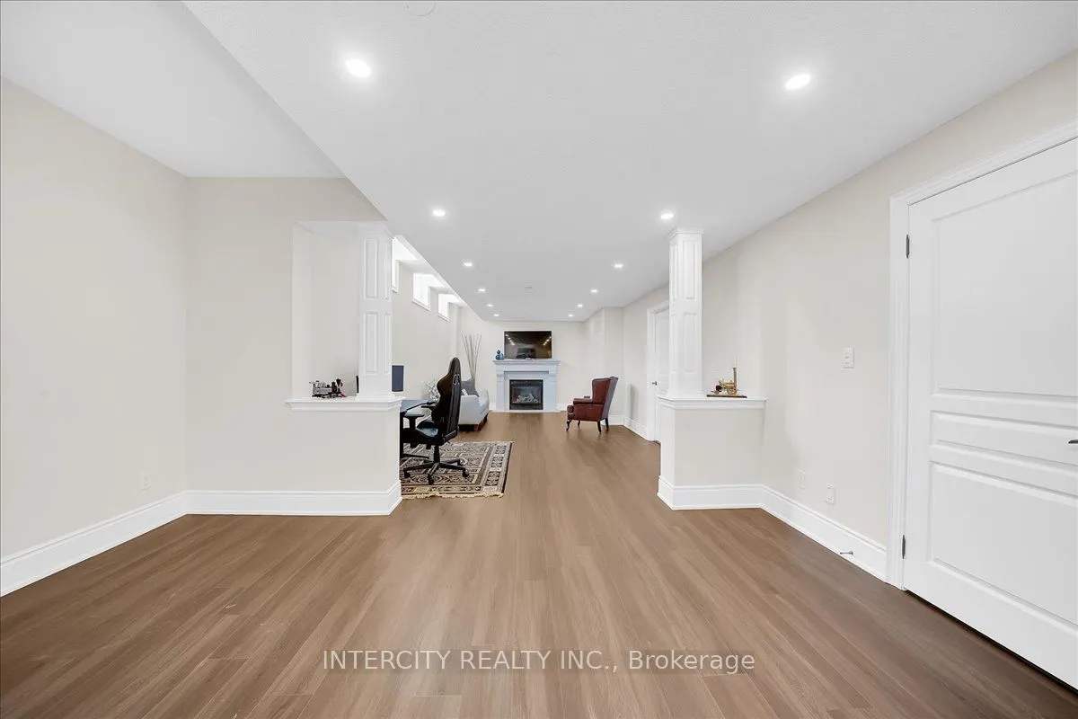 233 Carisbrooke Circle