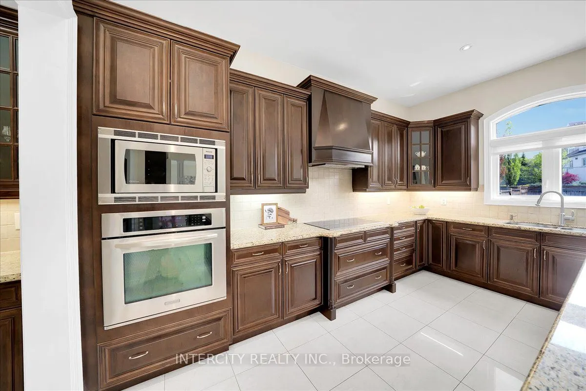 233 Carisbrooke Circle