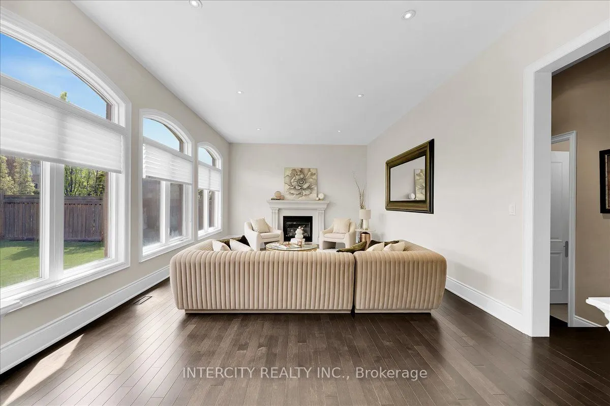233 Carisbrooke Circle