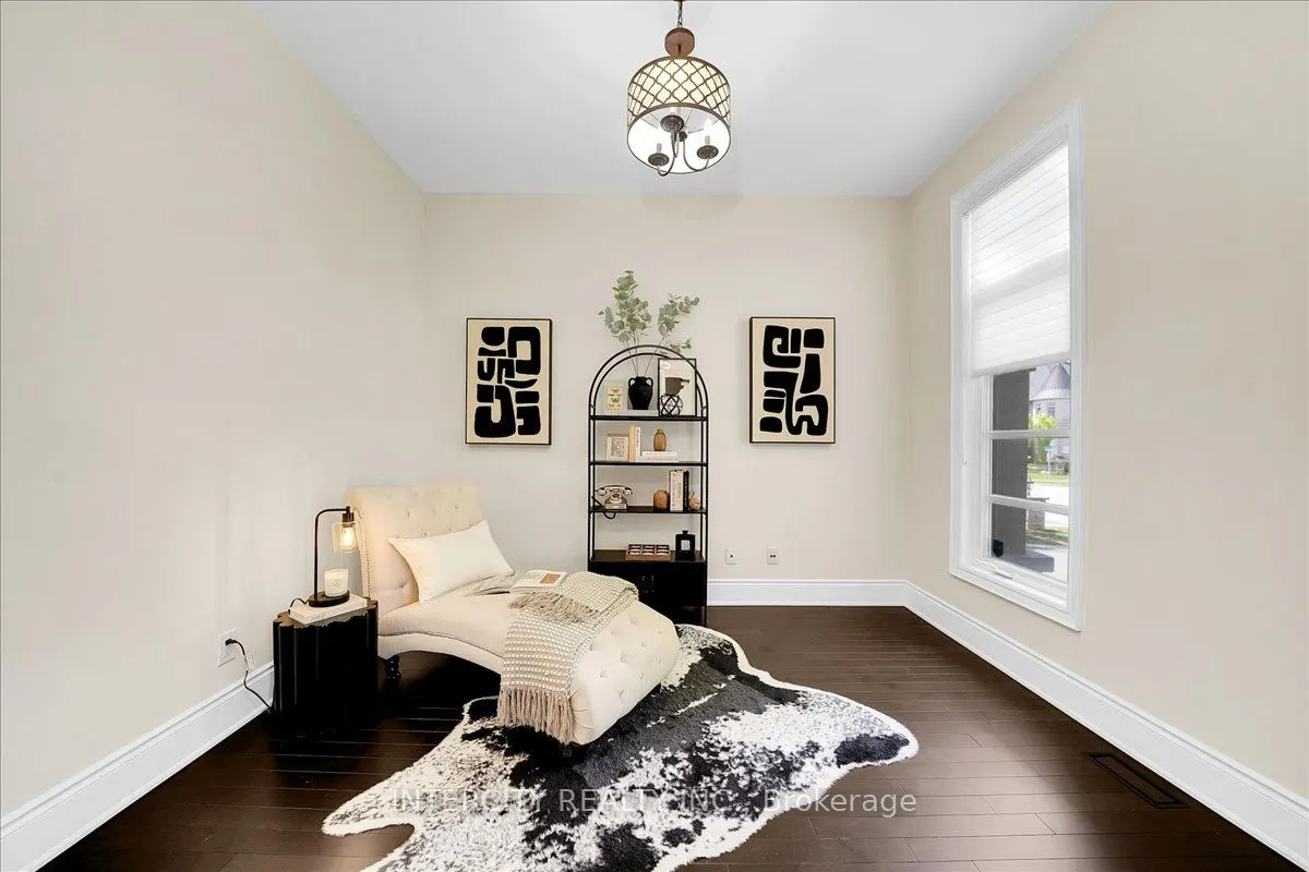 233 Carisbrooke Circle