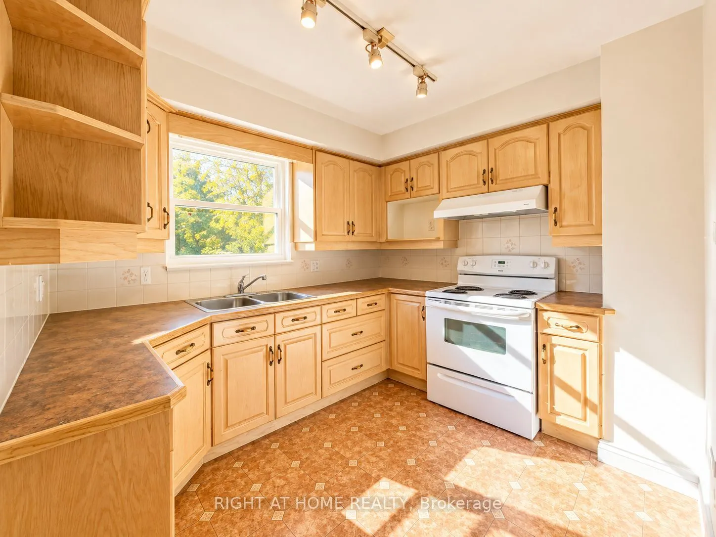 72 Monkswood Crescent #Main Floor