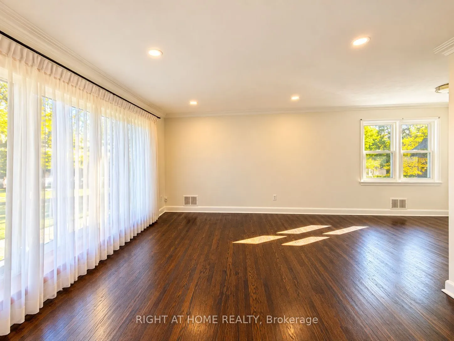 72 Monkswood Crescent #Main Floor