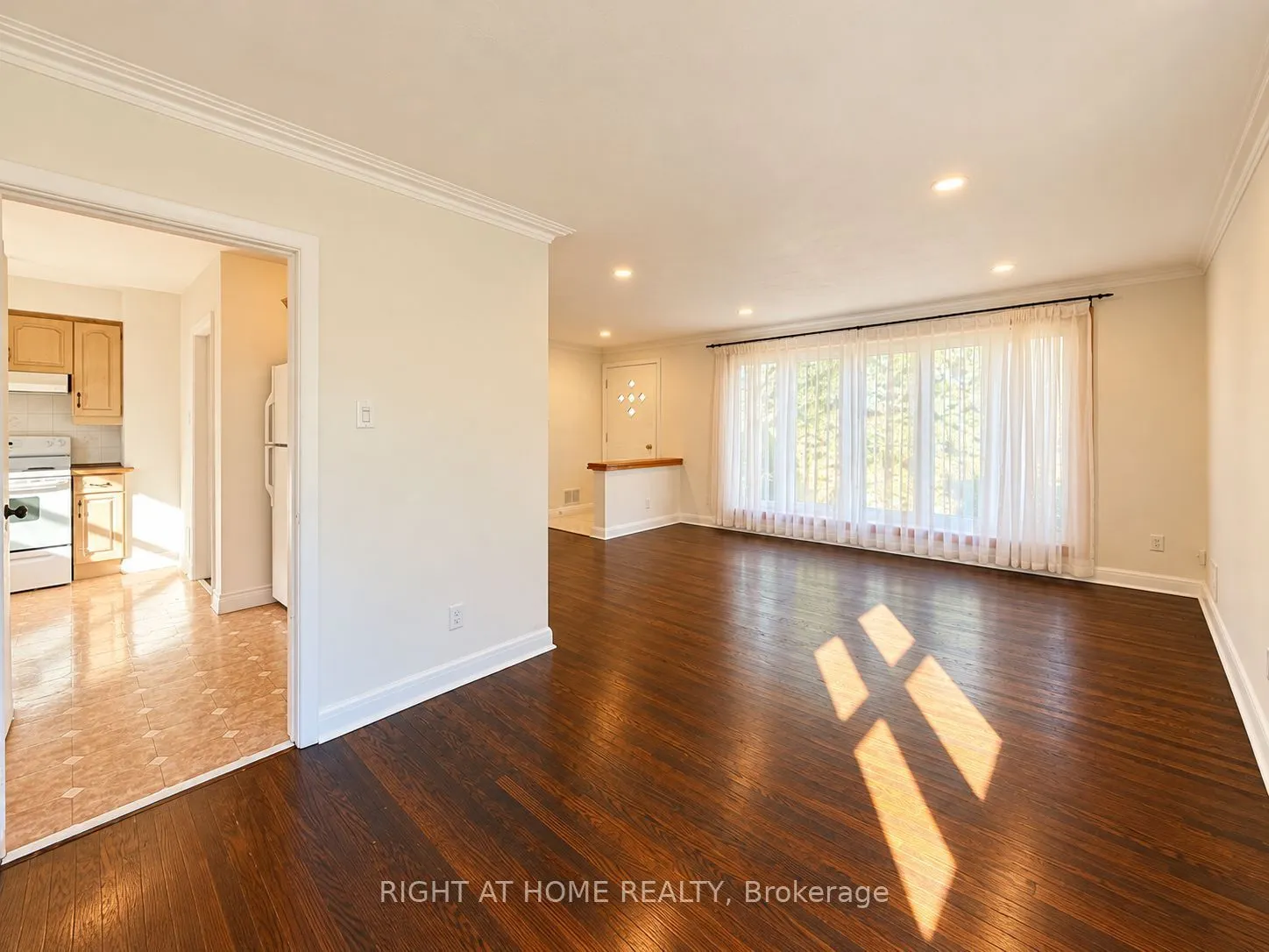 72 Monkswood Crescent #Main Floor