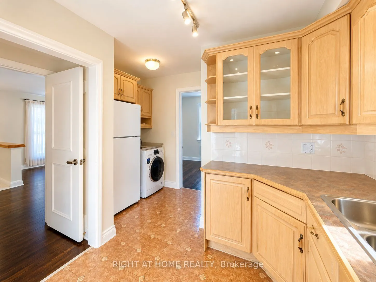 72 Monkswood Crescent #Main Floor