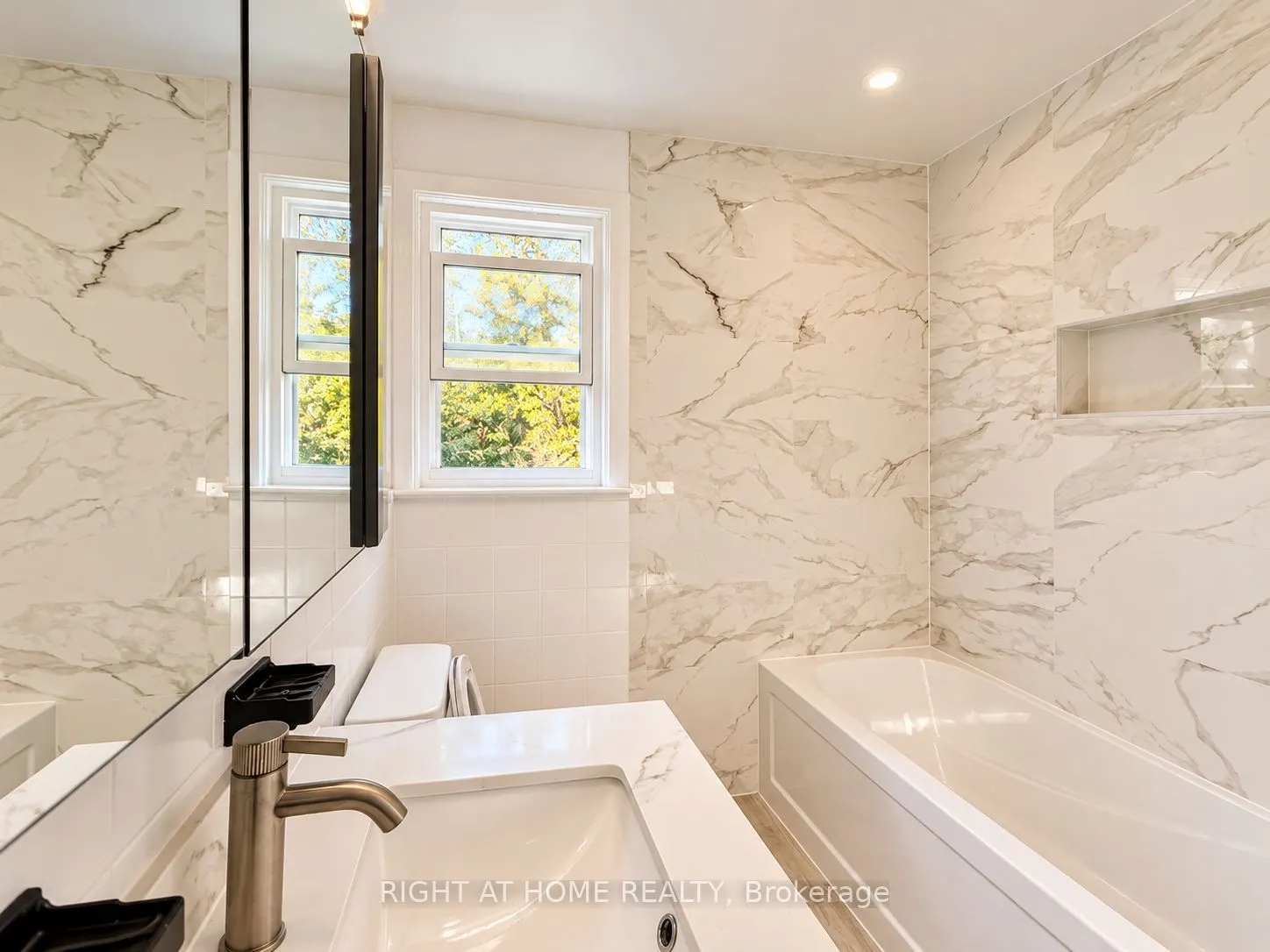 72 Monkswood Crescent #Main Floor