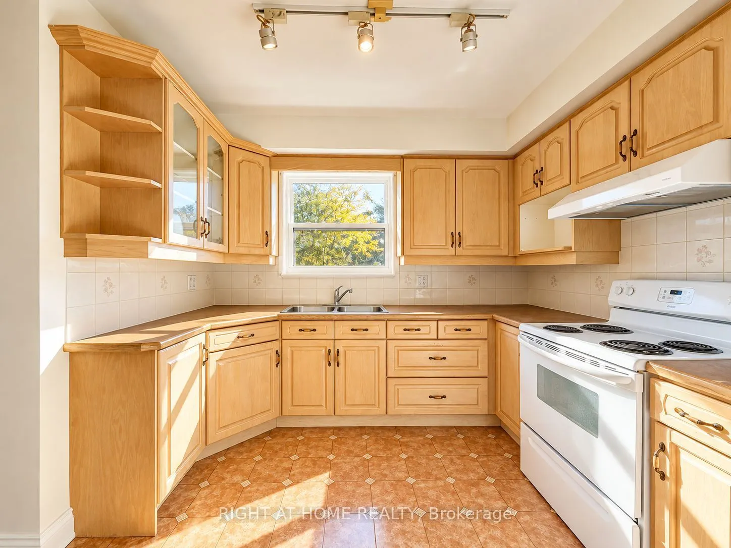72 Monkswood Crescent #Main Floor