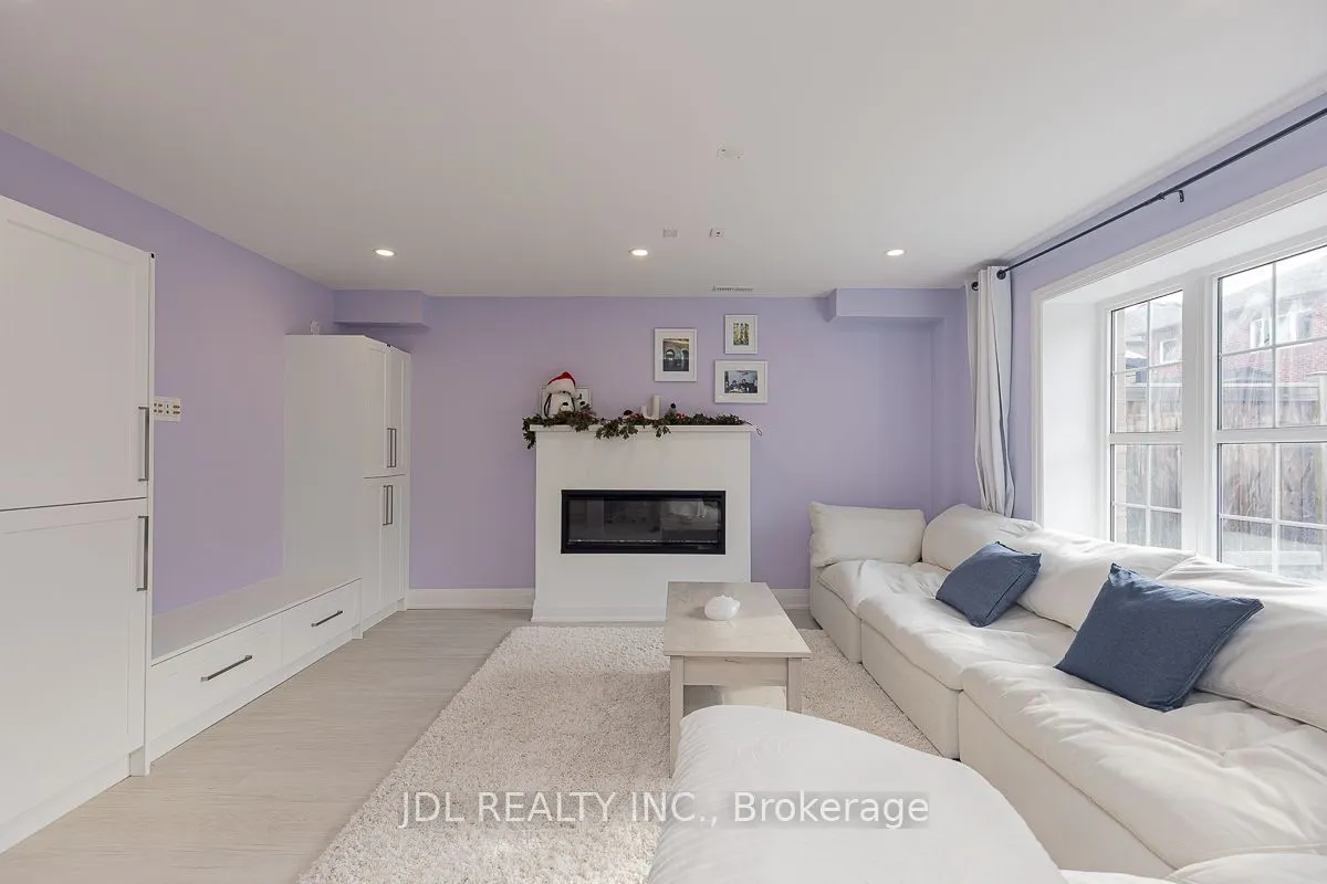 103 Herefordshire Crescent