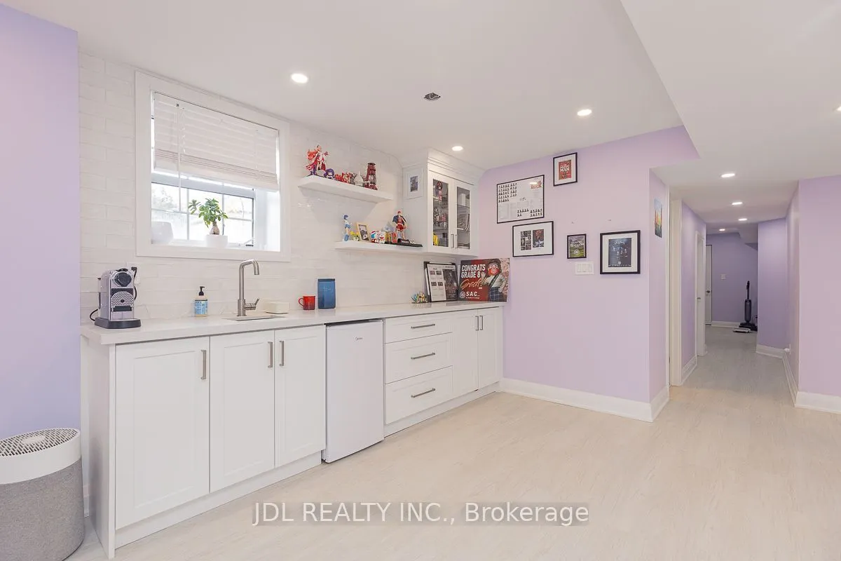 103 Herefordshire Crescent