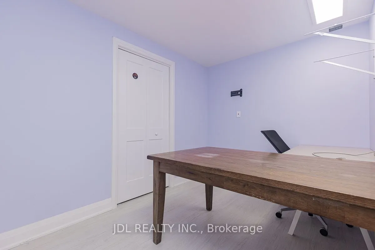 103 Herefordshire Crescent