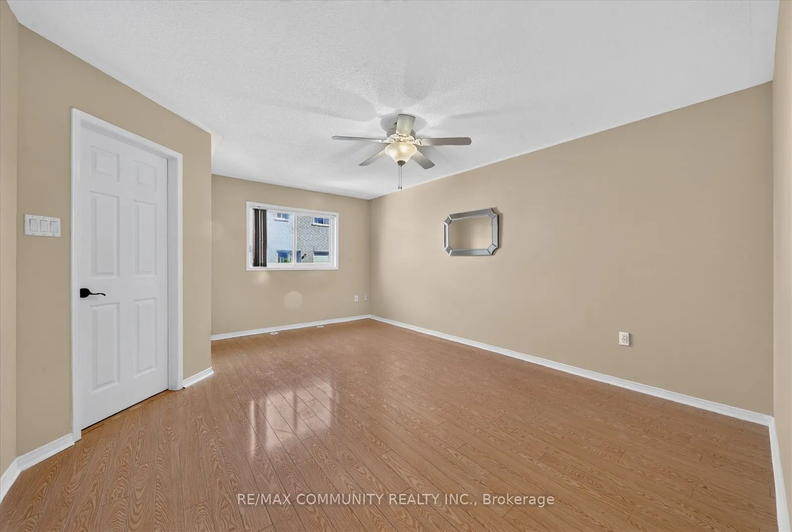 82 Burgeess Crescent