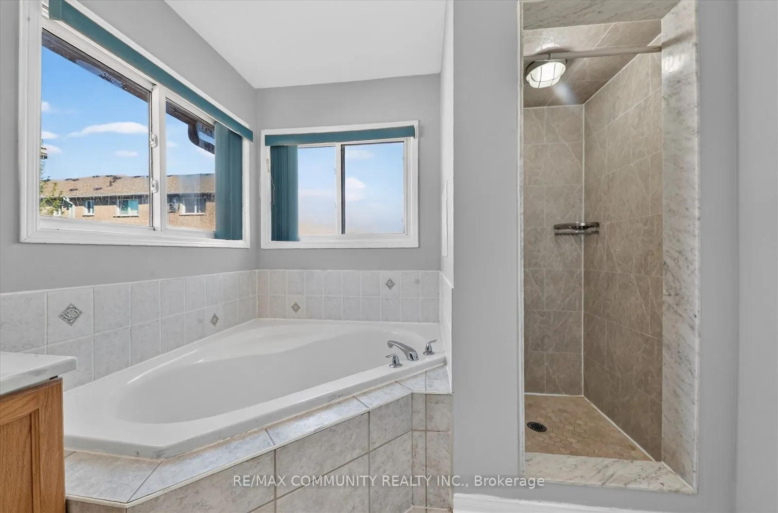 82 Burgeess Crescent
