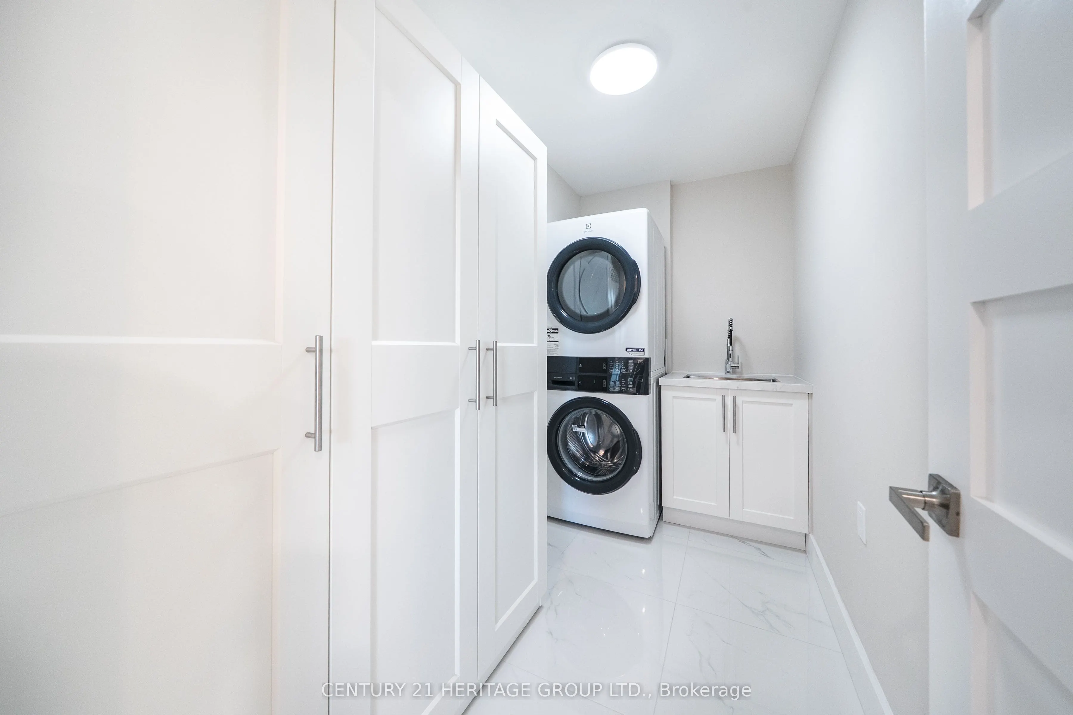 7 Townsgate Drive #1203