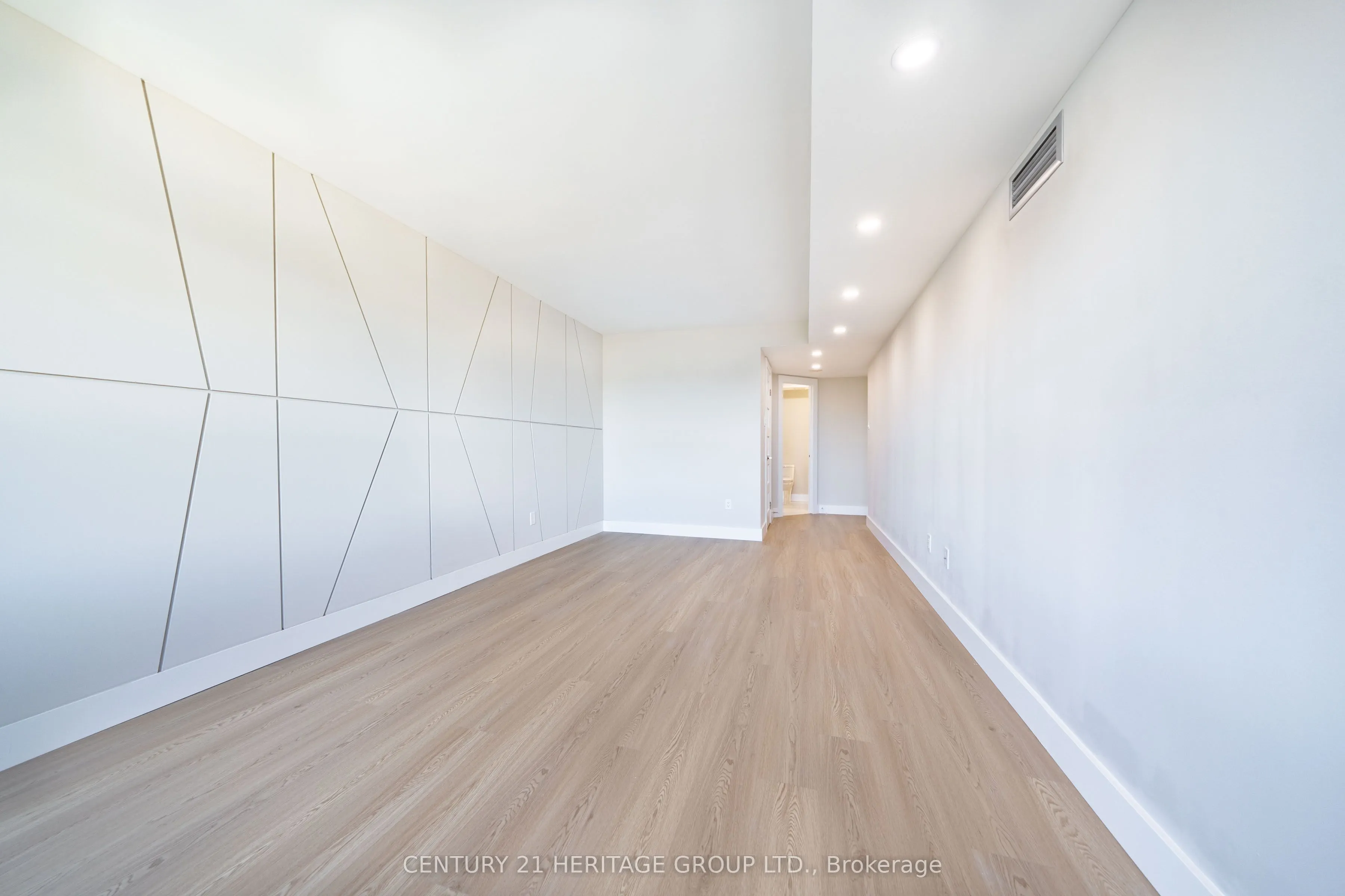7 Townsgate Drive #1203
