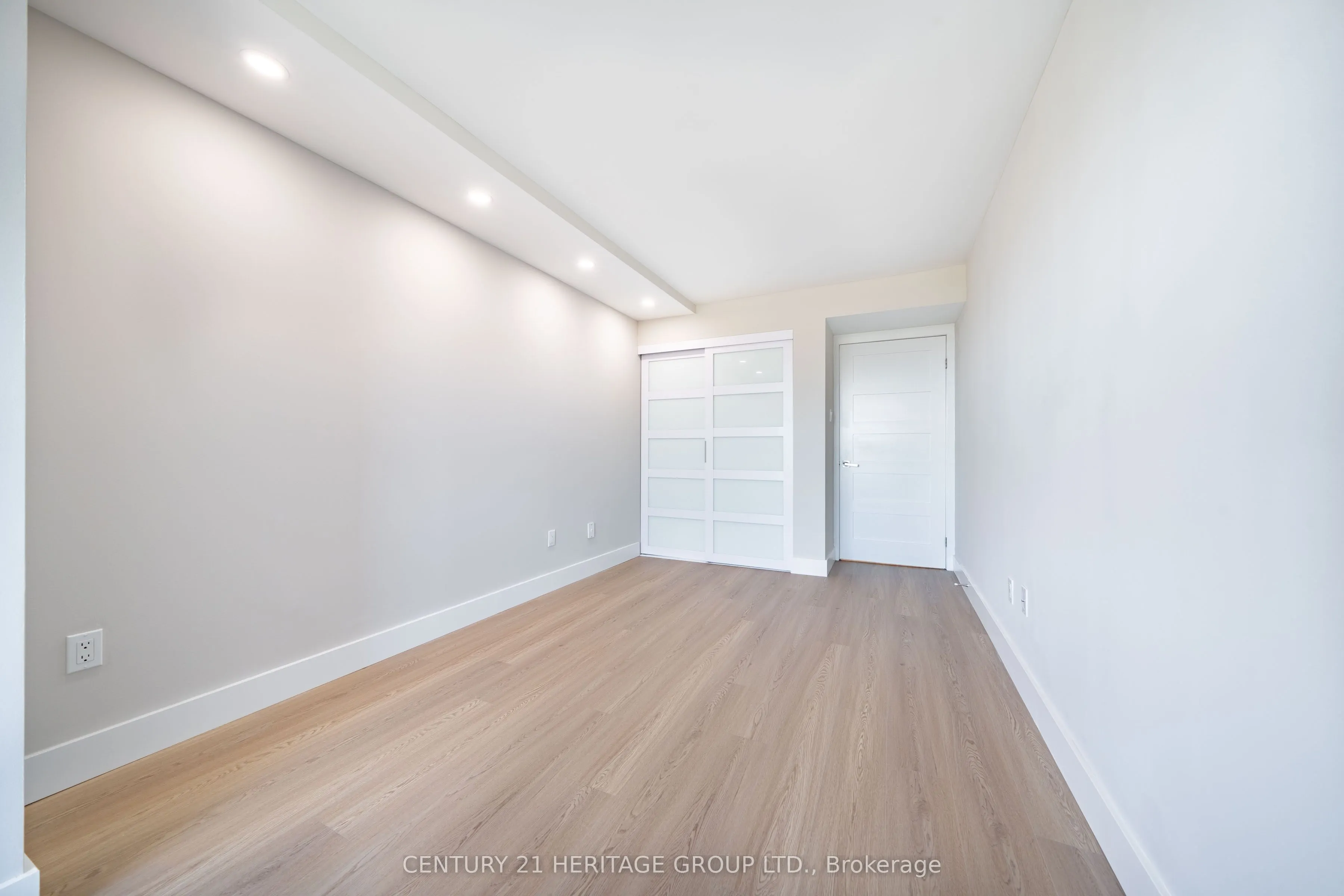 7 Townsgate Drive #1203
