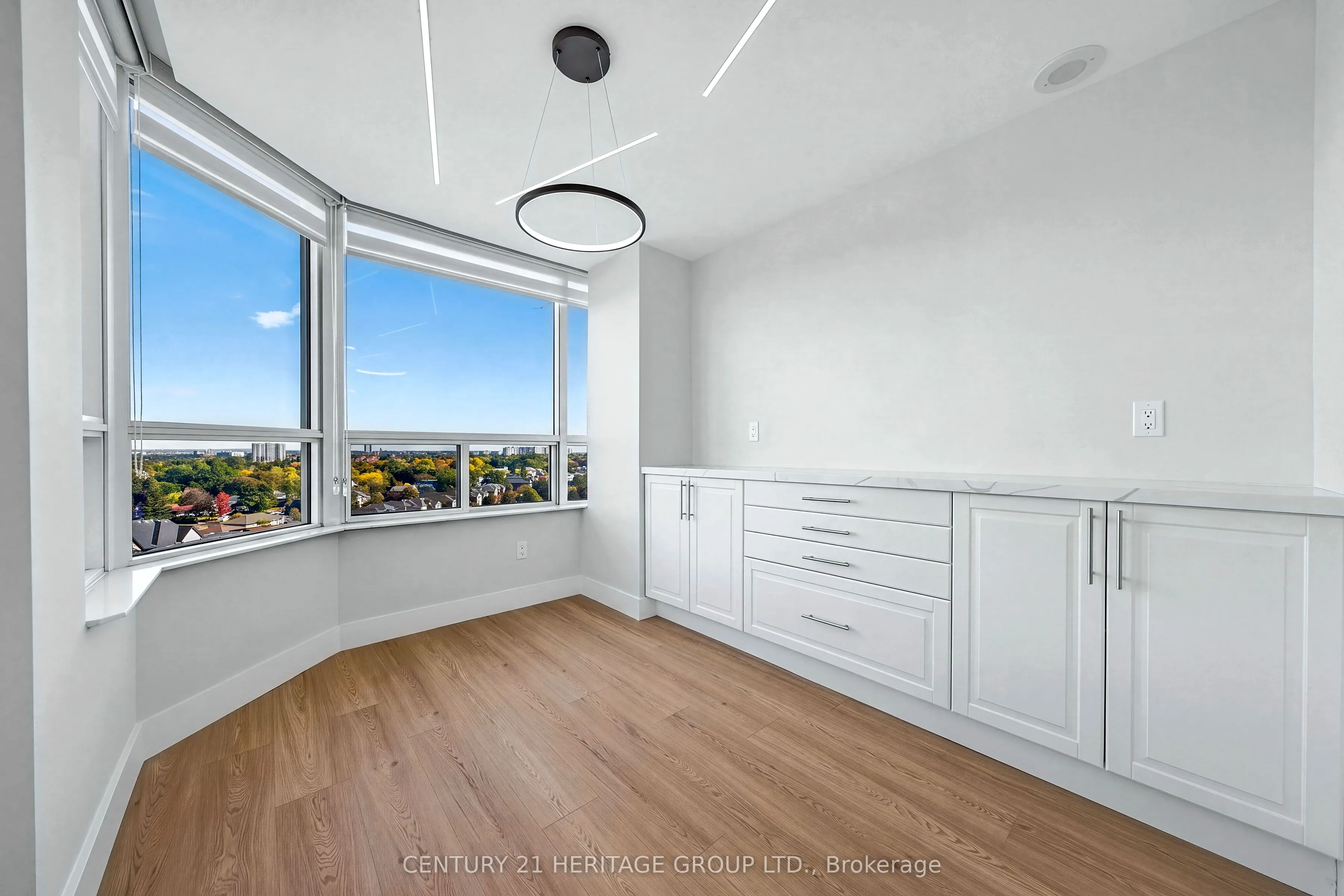7 Townsgate Drive #1203