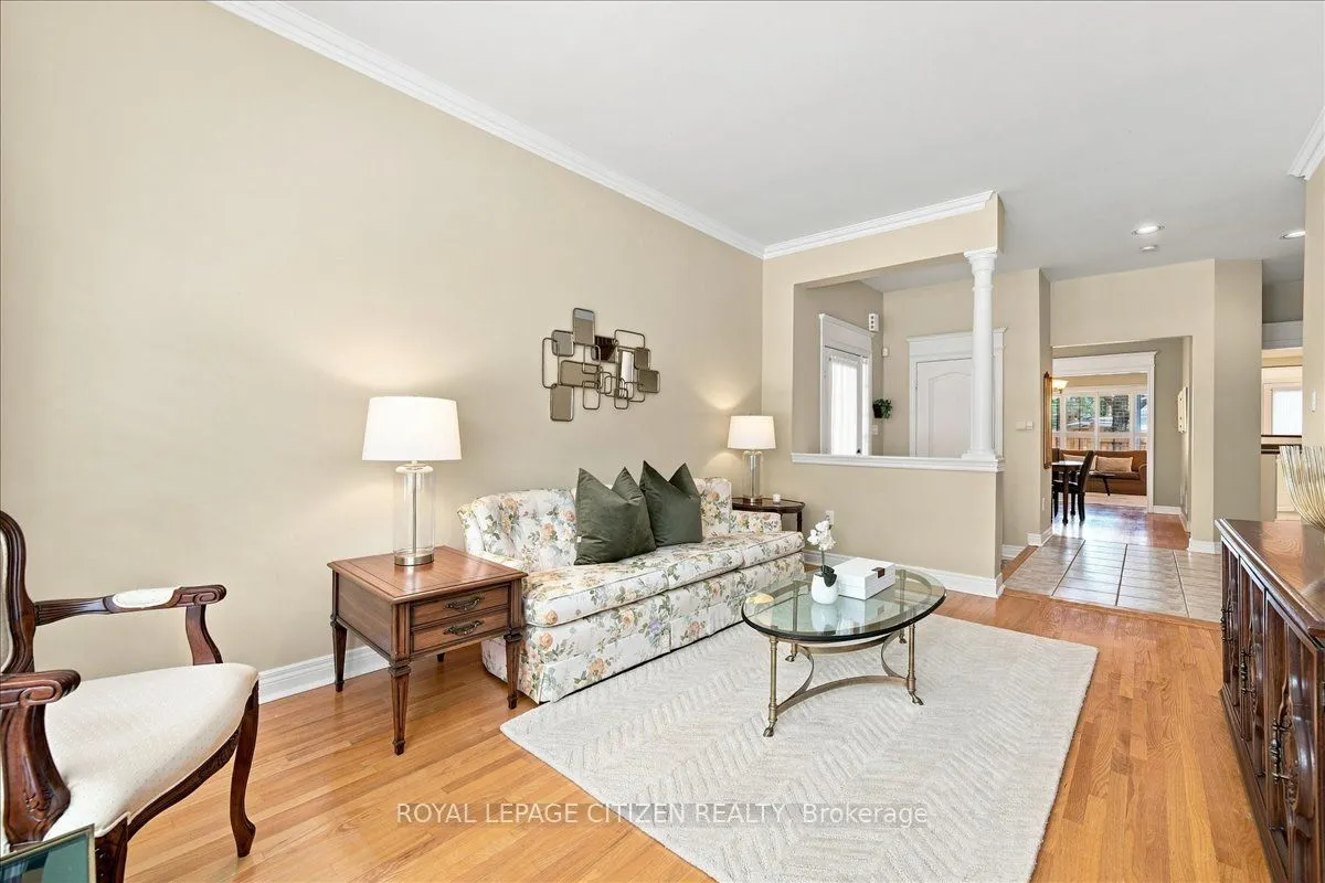 255 Shaftsbury Avenue #43