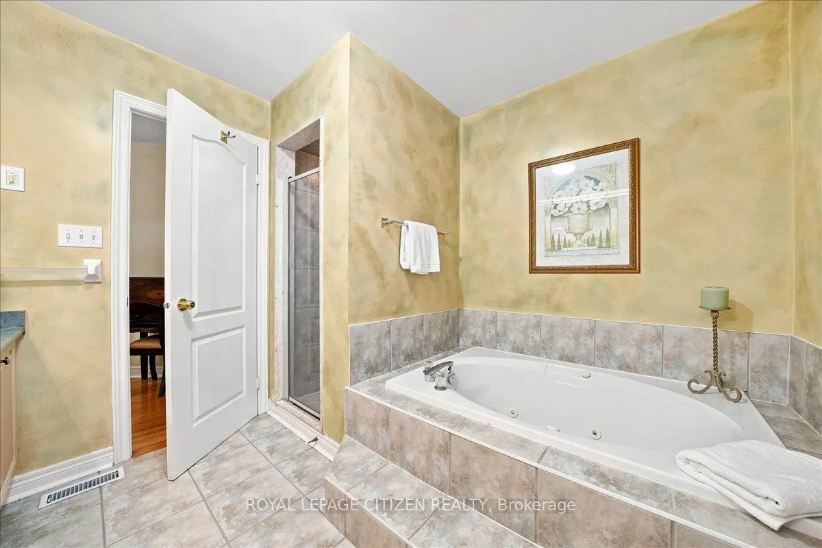 255 Shaftsbury Avenue #43