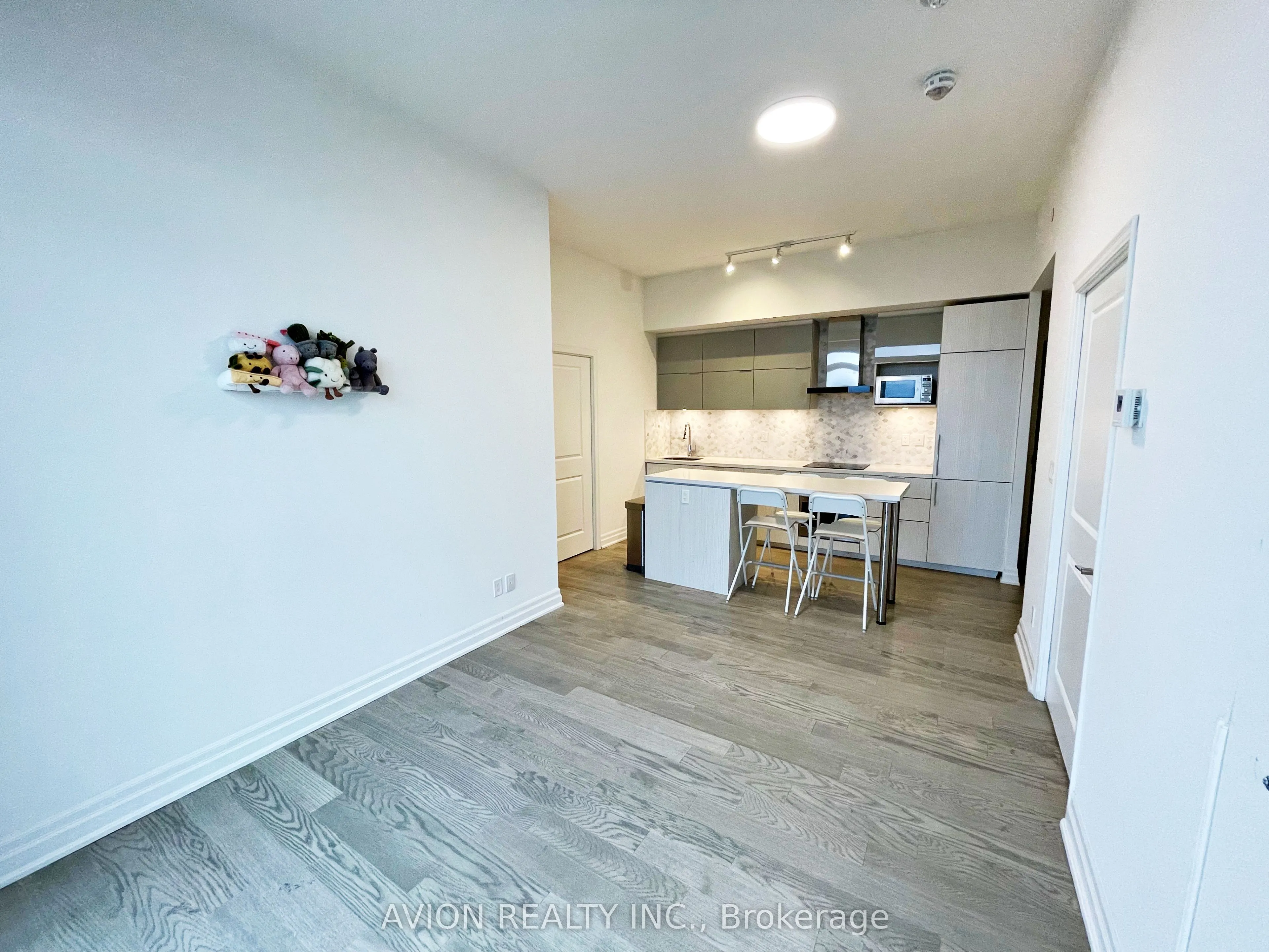 10 Rouge Valley Drive W #925A