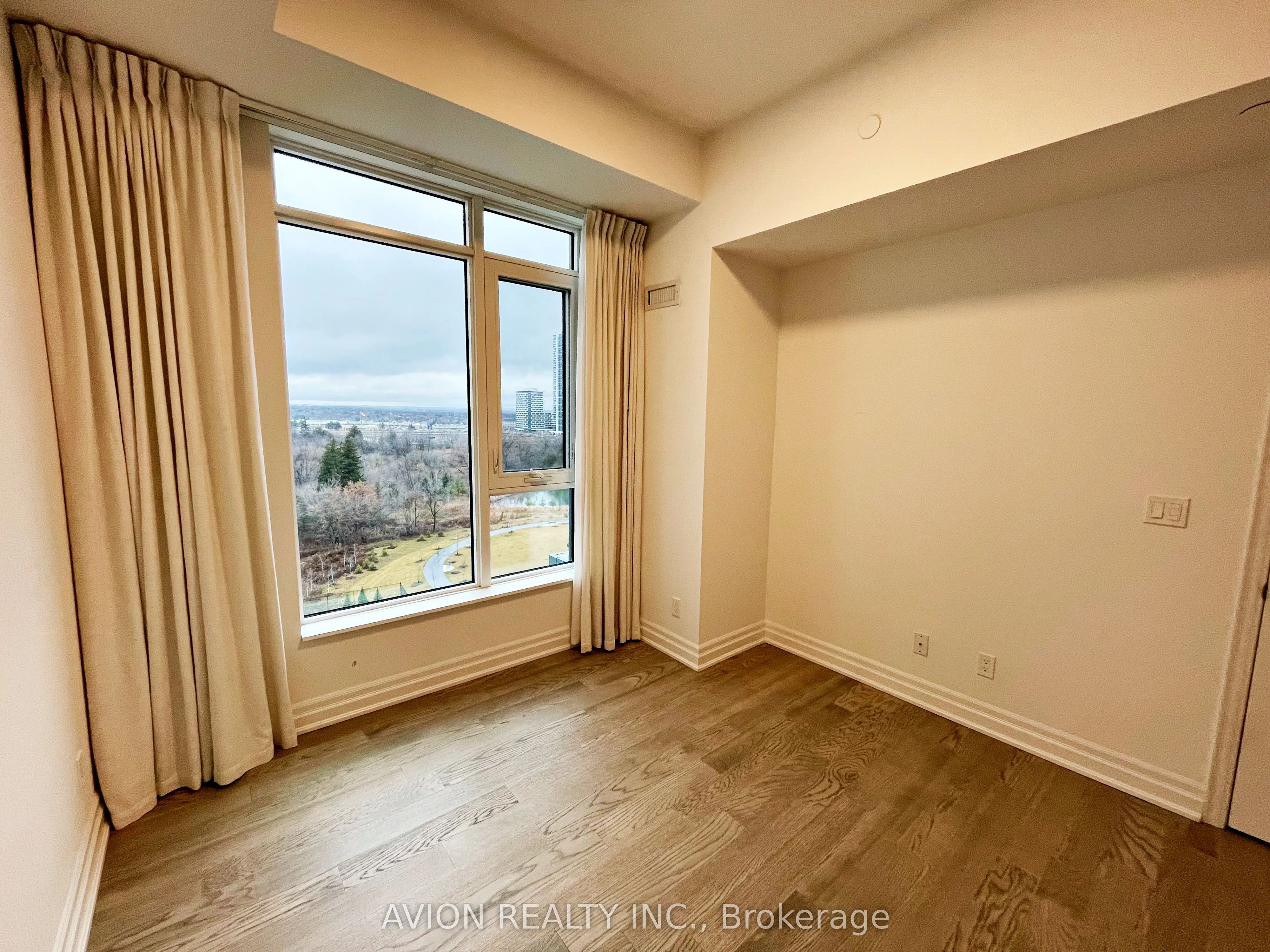10 Rouge Valley Drive W #925A