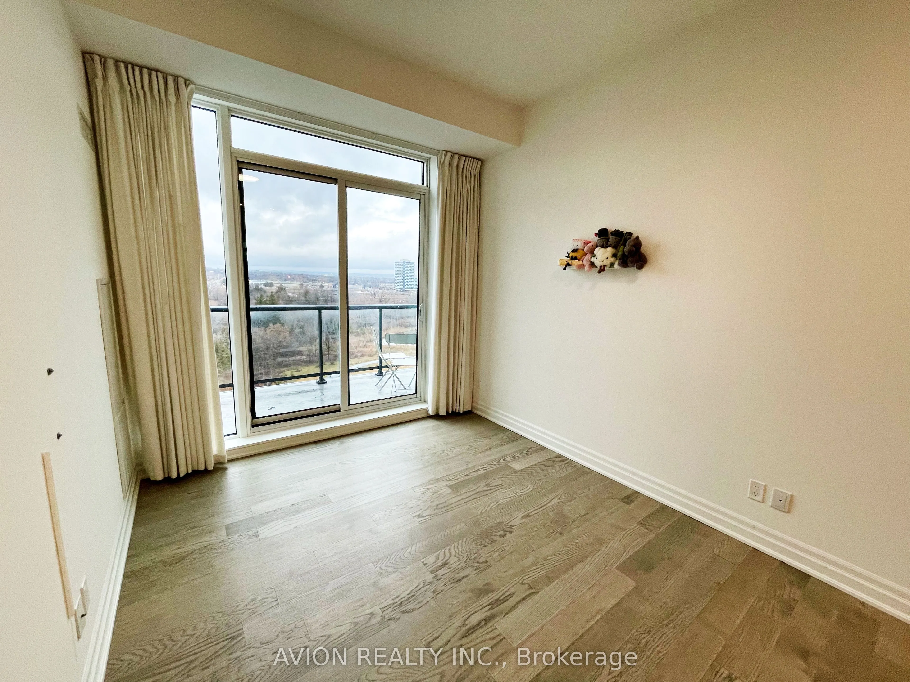 10 Rouge Valley Drive W #925A