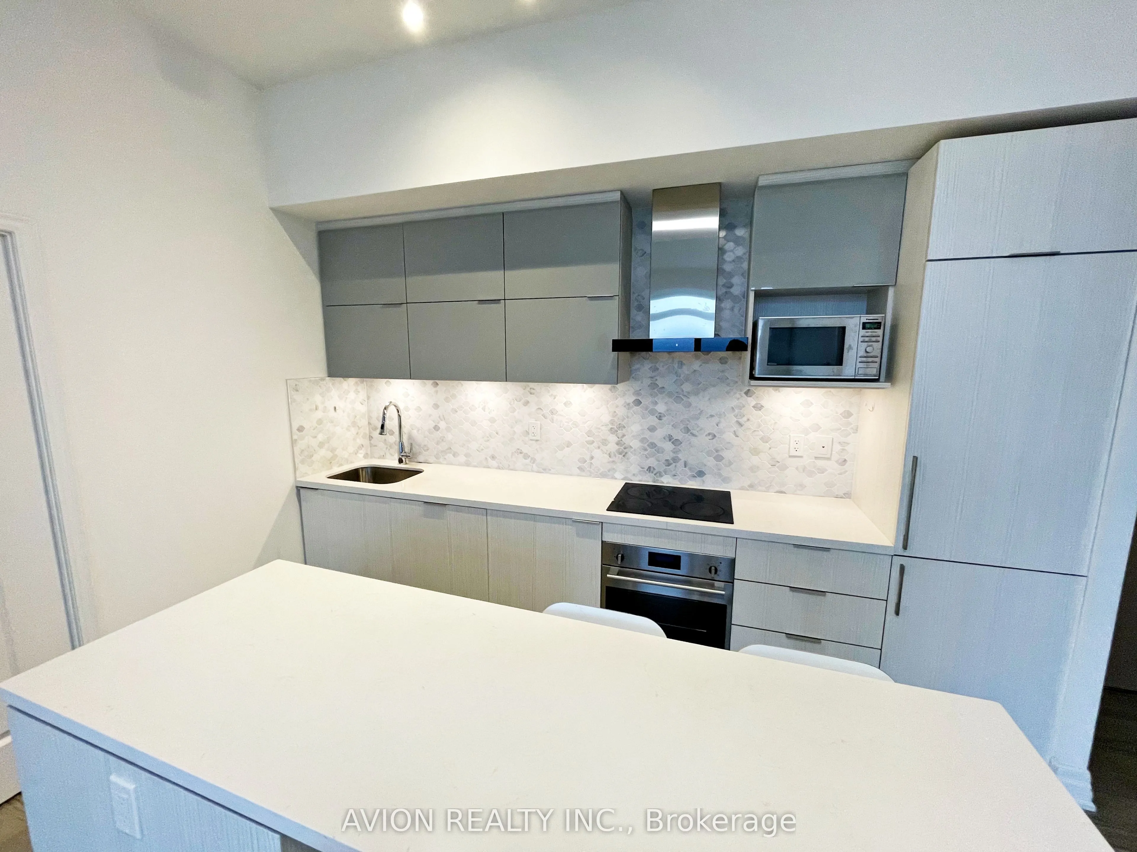 10 Rouge Valley Drive W #925A